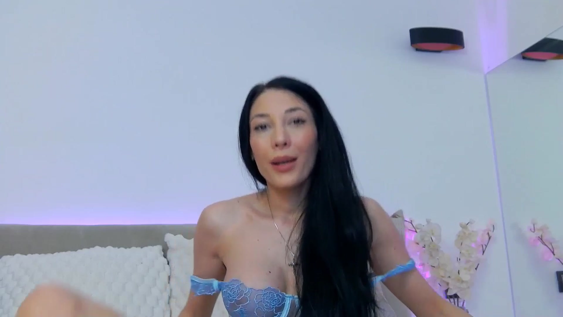 Gallery image thumbnail from Luna_Mia's myfreecams stream on, 05/05/2026, 14:10 image 16 of 20