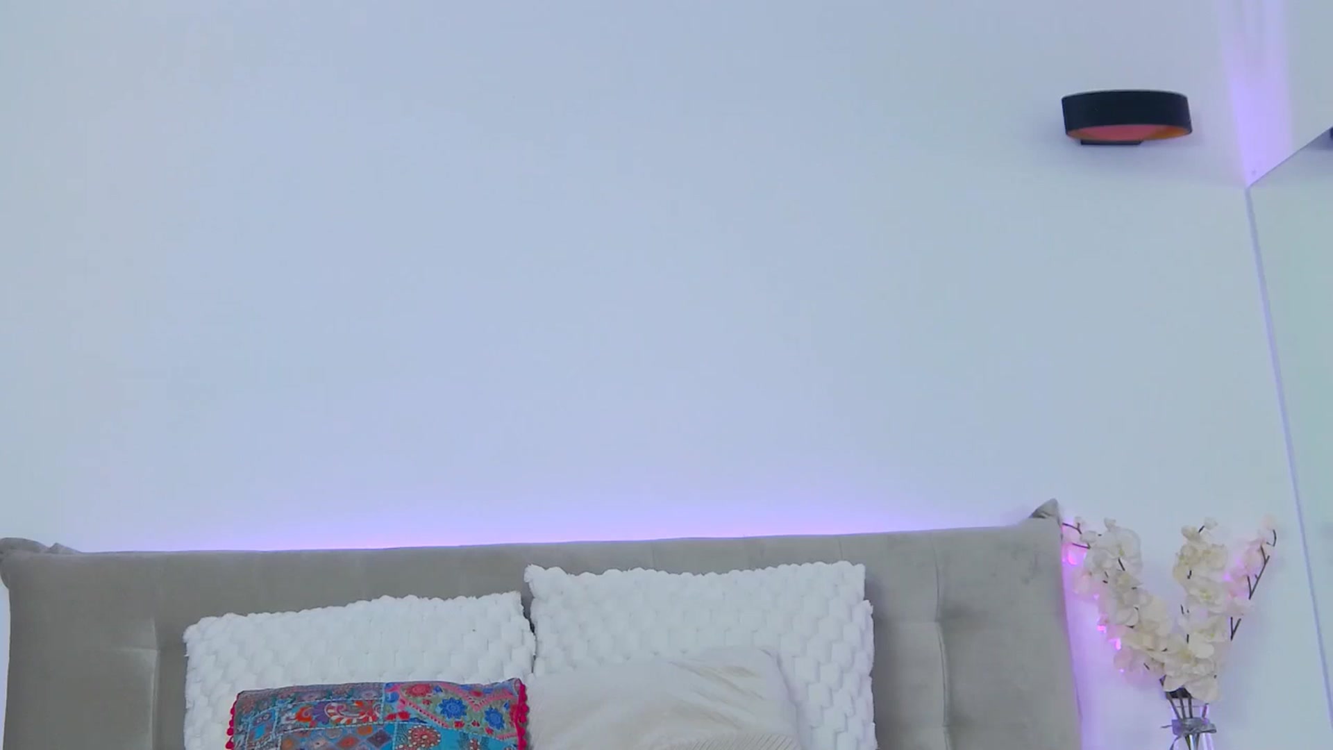 Gallery image thumbnail from Luna_Mia's myfreecams stream on, 05/05/2026, 18:24 image 20 of 20