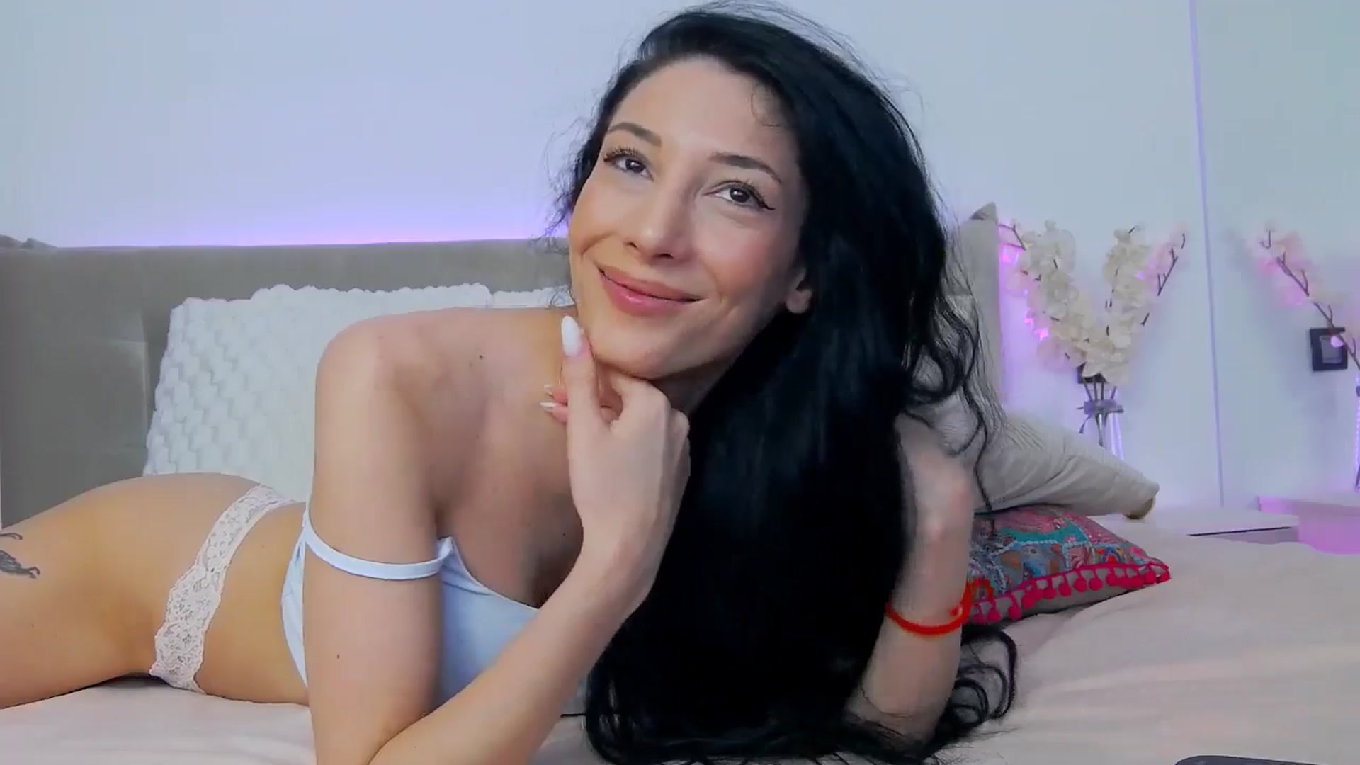 Gallery image thumbnail from Luna_Mia's myfreecams stream on, 05/06/2026, 18:31 image 12 of 20