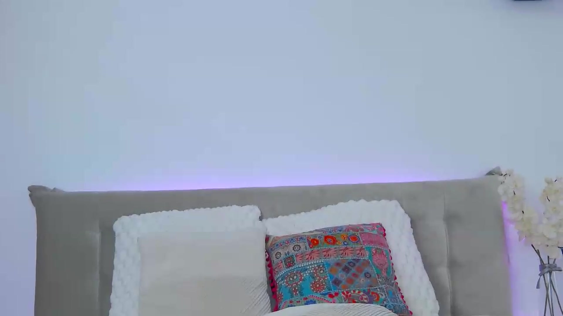 Gallery image thumbnail from Luna_Mia's myfreecams stream on, 05/26/2026, 16:13 image 8 of 20