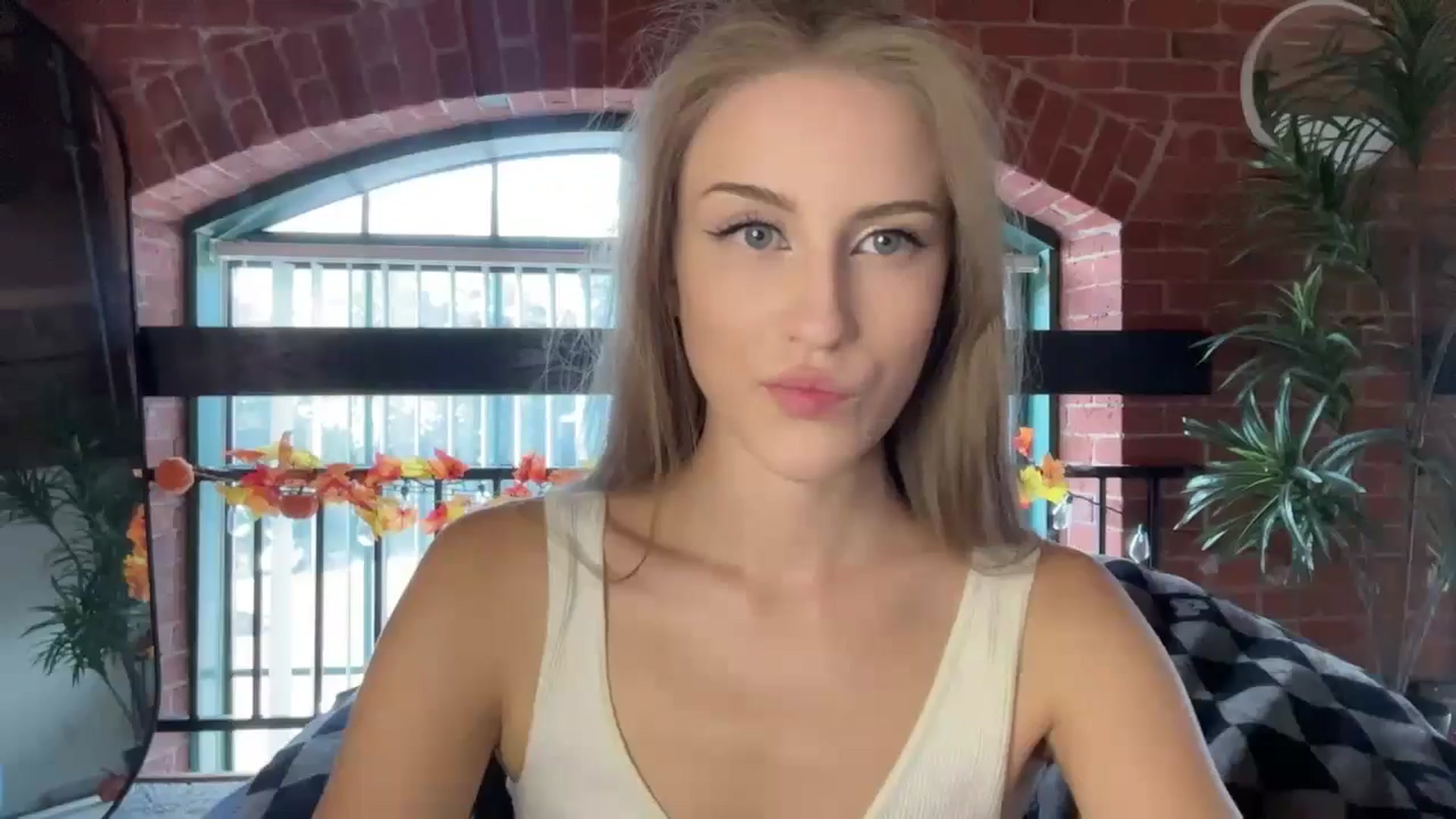 Gallery image thumbnail from Luna_Moore1's myfreecams stream on, 09/06/2024, 20:52 image 11 of 20