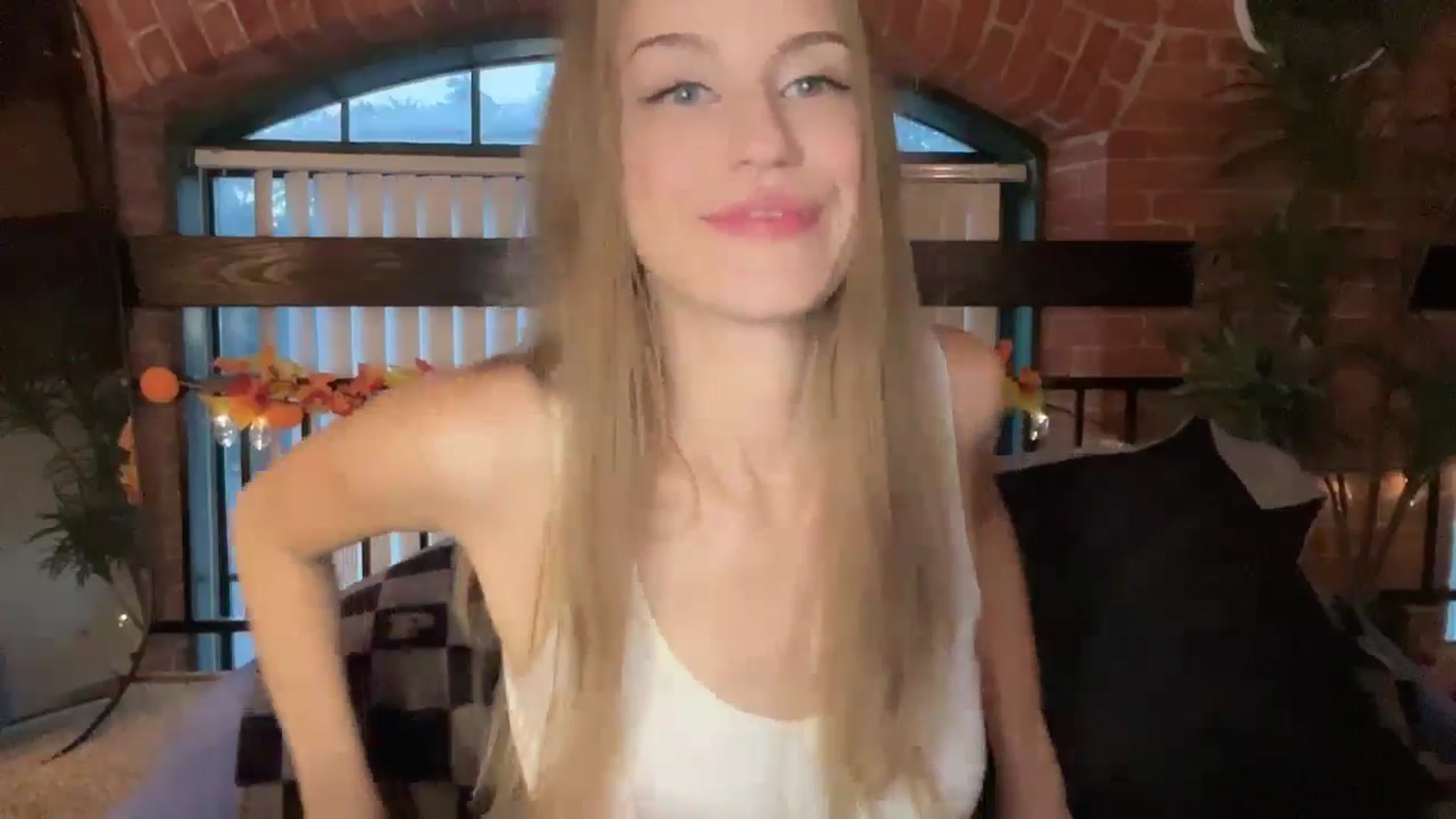 Gallery image thumbnail from Luna_Moore1's myfreecams stream on, 09/06/2024, 23:18 image 19 of 20