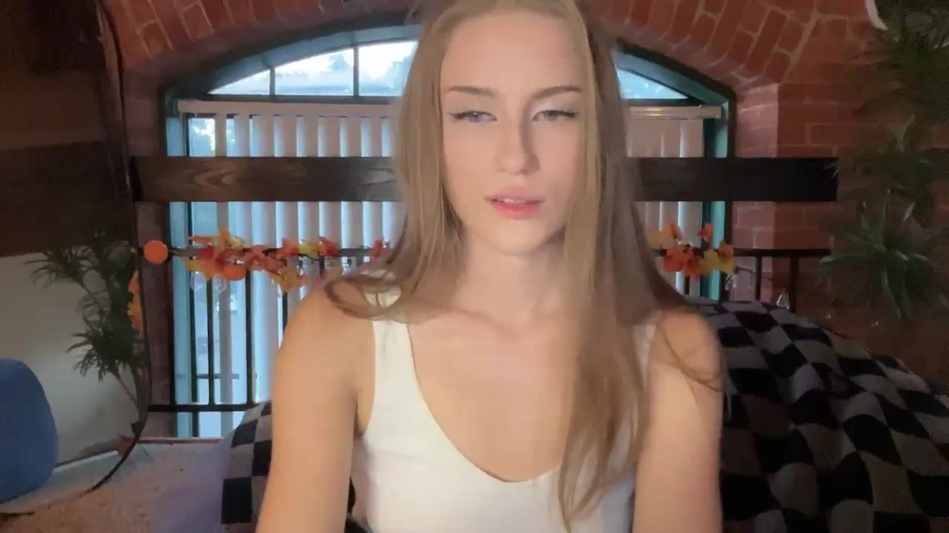 Gallery image thumbnail from Luna_Moore1's myfreecams stream on, 09/06/2024, 23:18 image 2 of 20