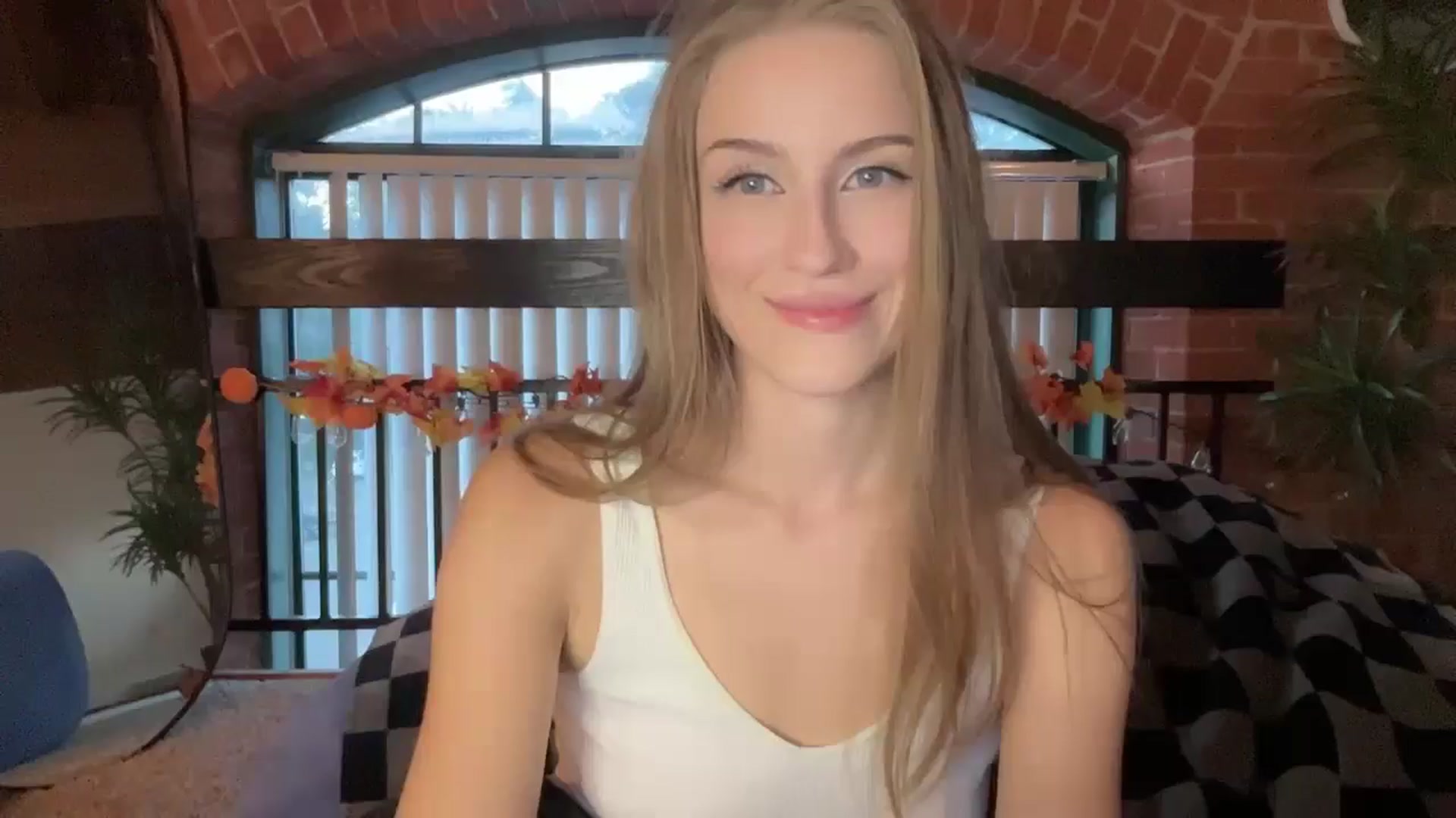 Gallery image thumbnail from Luna_Moore1's myfreecams stream on, 09/06/2024, 23:18 image 4 of 20