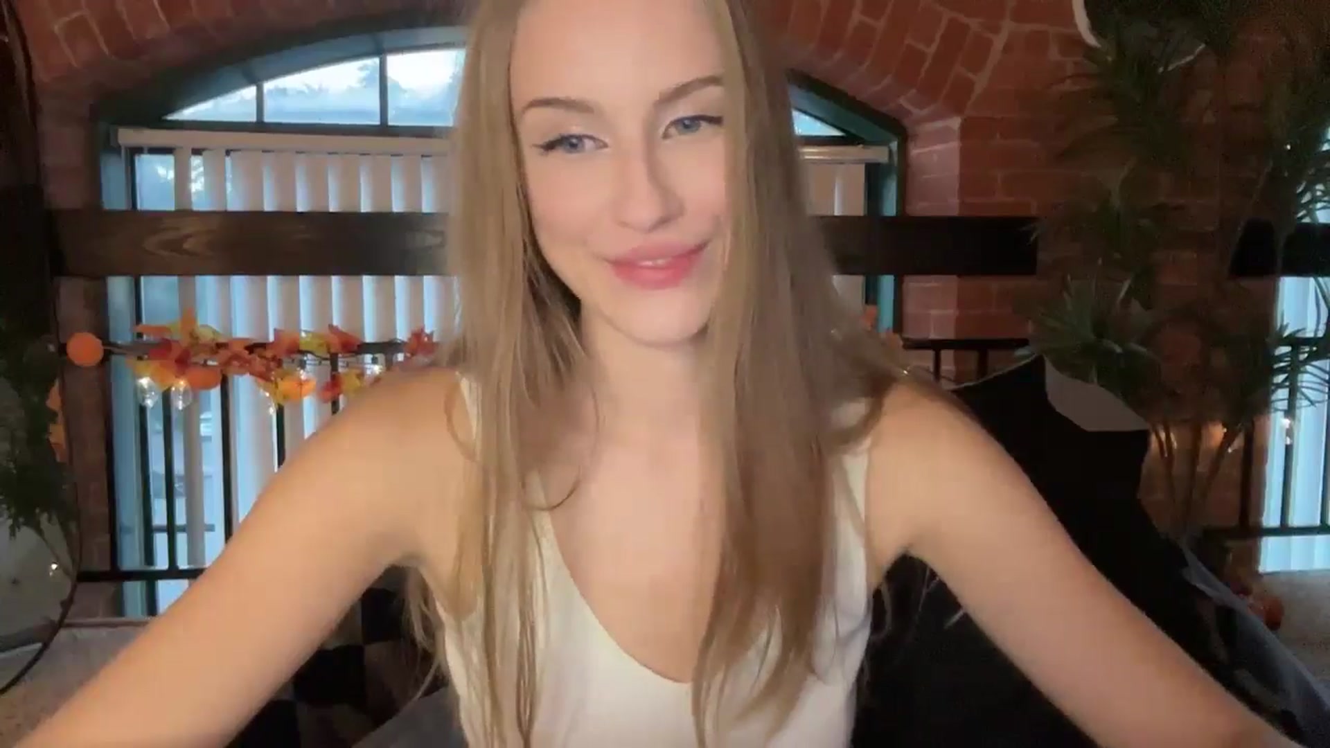 Gallery image thumbnail from Luna_Moore1's myfreecams stream on, 09/06/2024, 23:18 image 7 of 20