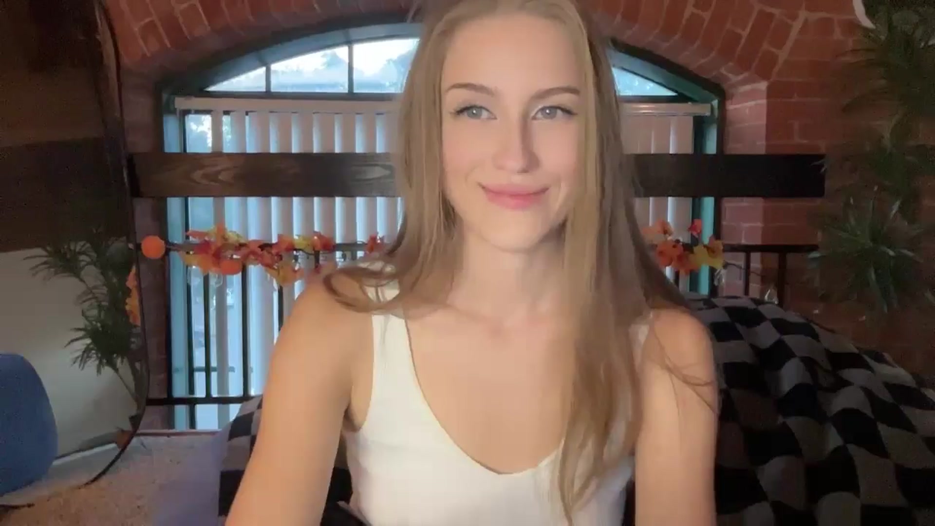 Gallery image thumbnail from Luna_Moore1's myfreecams stream on, 09/06/2024, 23:18 image 3 of 20