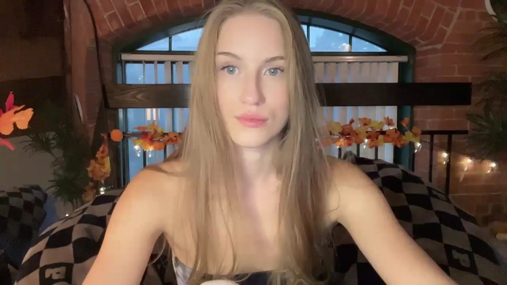 Gallery image thumbnail from Luna_Moore1's myfreecams stream on, 09/07/2024, 22:52 image 5 of 20