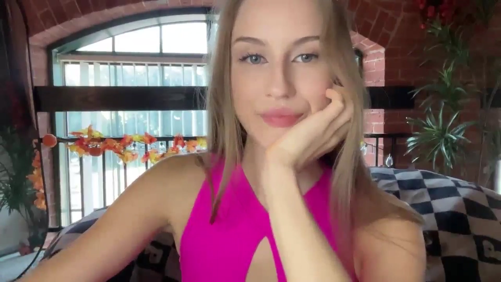 Gallery image thumbnail from Luna_Moore1's myfreecams stream on, 09/10/2024, 21:34 image 13 of 20
