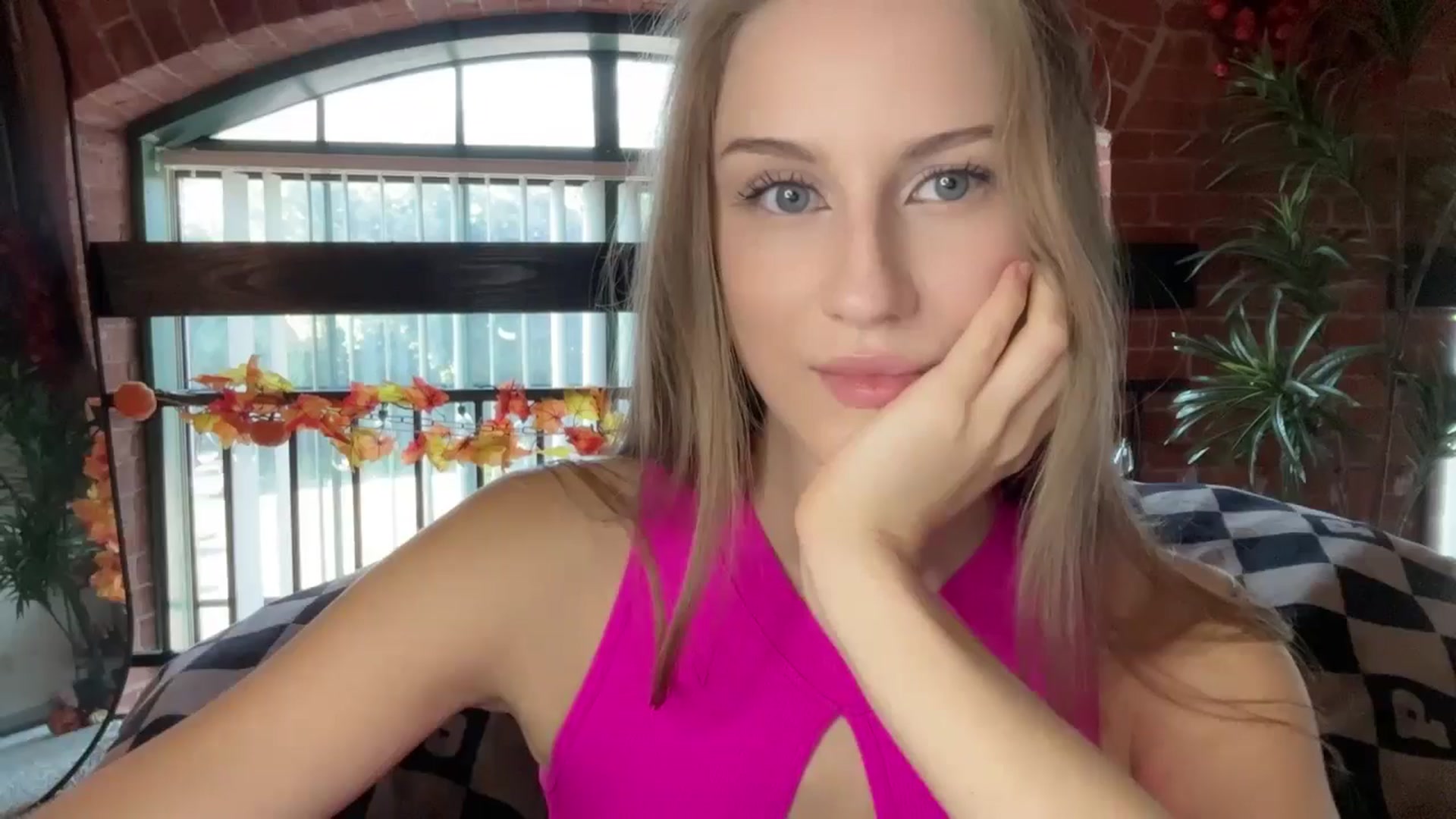 Gallery image thumbnail from Luna_Moore1's myfreecams stream on, 09/10/2024, 21:34 image 14 of 20