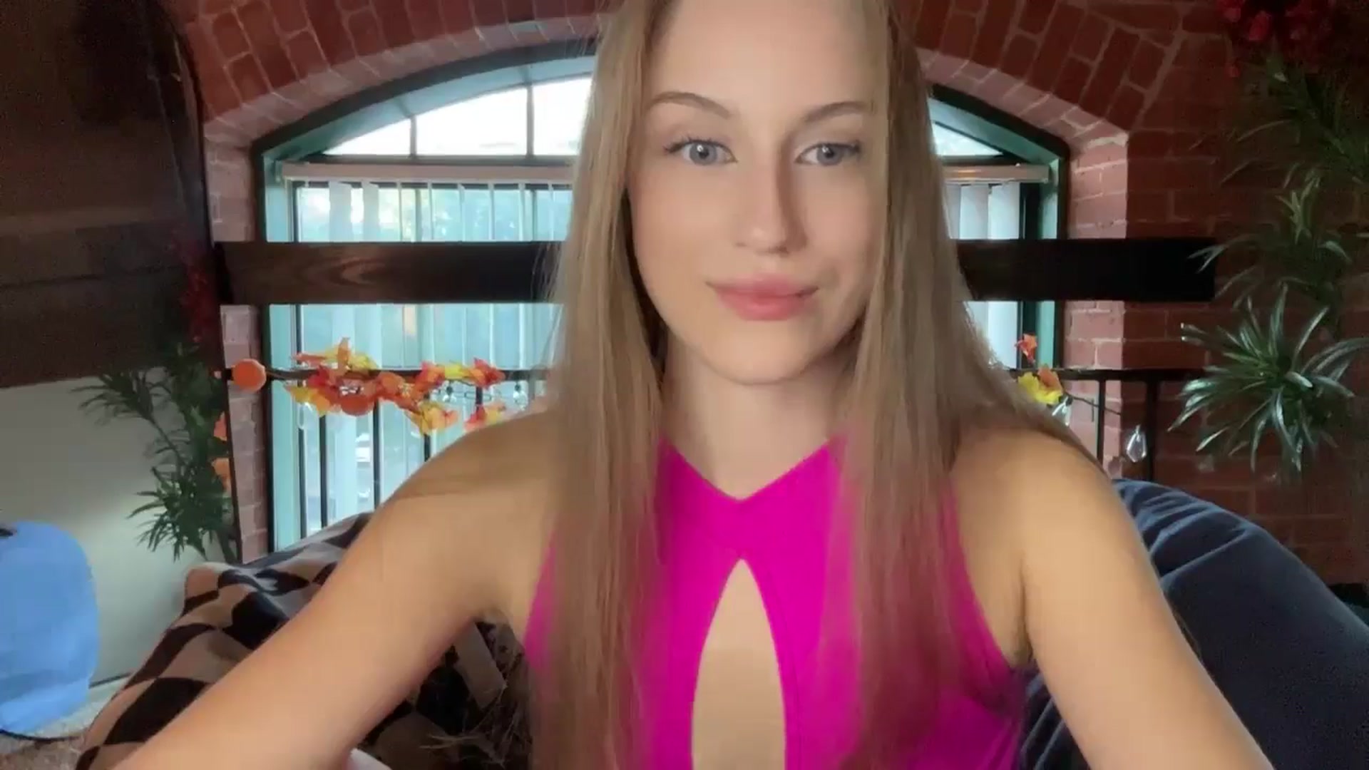 Gallery image thumbnail from Luna_Moore1's myfreecams stream on, 09/10/2024, 22:37 image 16 of 20