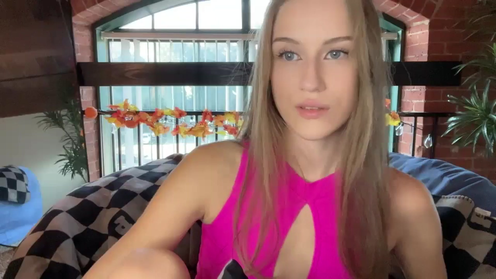 Gallery image thumbnail from Luna_Moore1's myfreecams stream on, 09/10/2024, 22:37 image 4 of 20