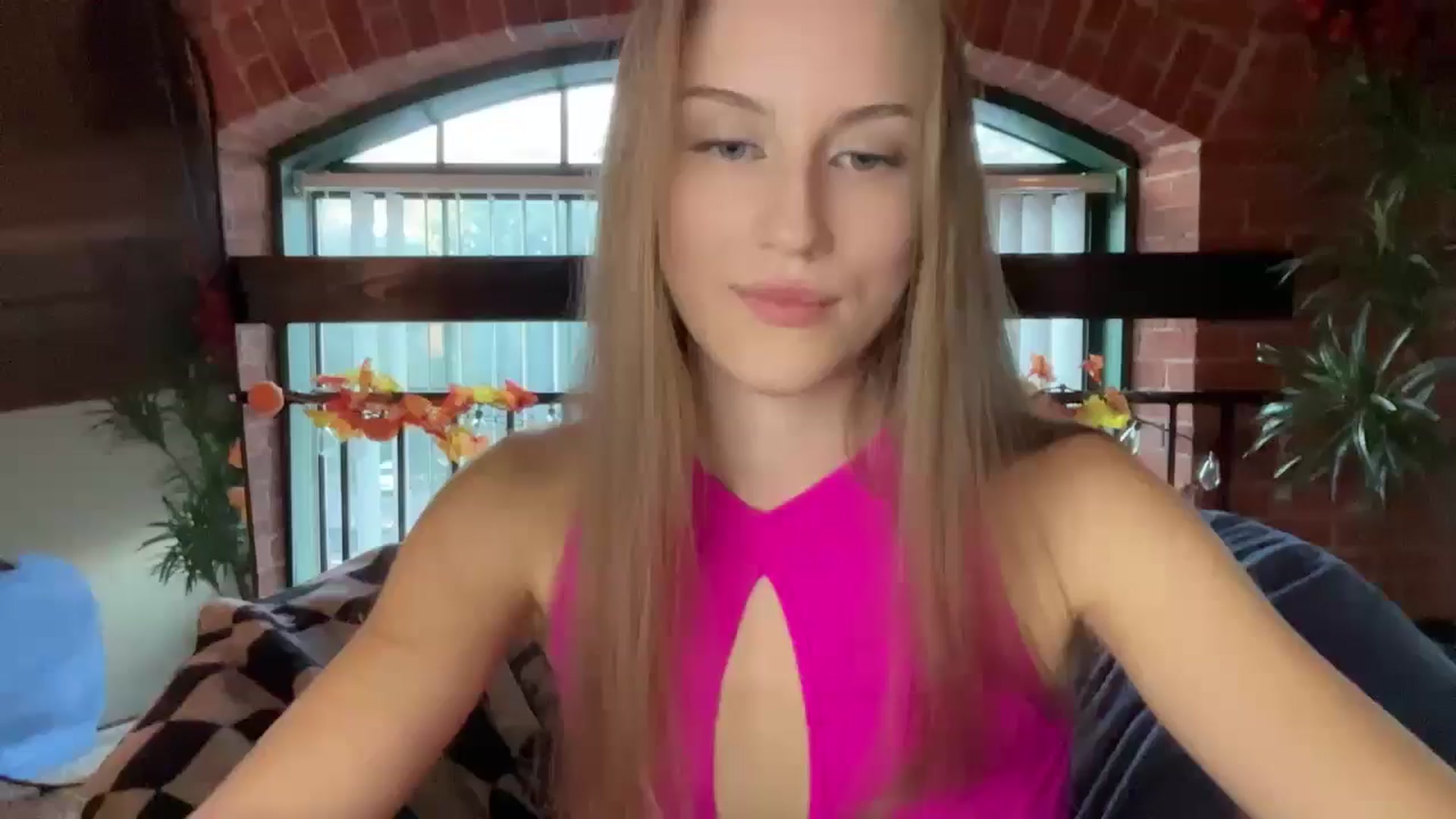 Gallery image thumbnail from Luna_Moore1's myfreecams stream on, 09/10/2024, 22:37 image 15 of 20