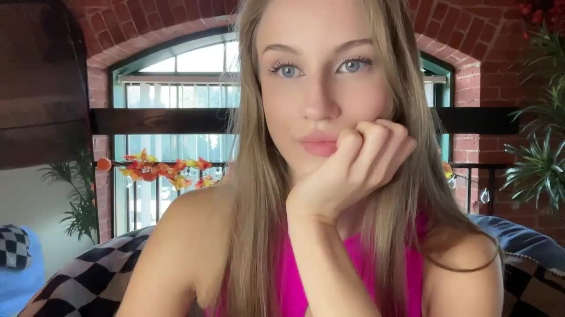 Gallery image thumbnail from Luna_Moore1's myfreecams stream on, 09/10/2024, 22:37 image 1 of 20