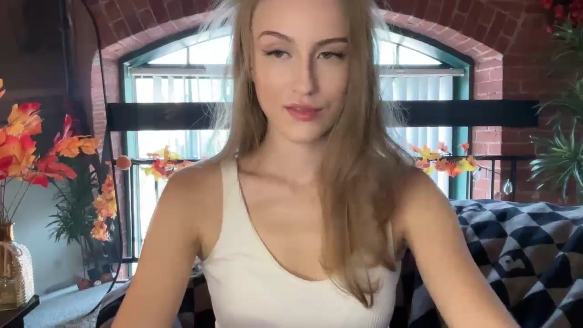Gallery image thumbnail from Luna_Moore1's myfreecams stream on, 09/11/2024, 18:37 image 18 of 20