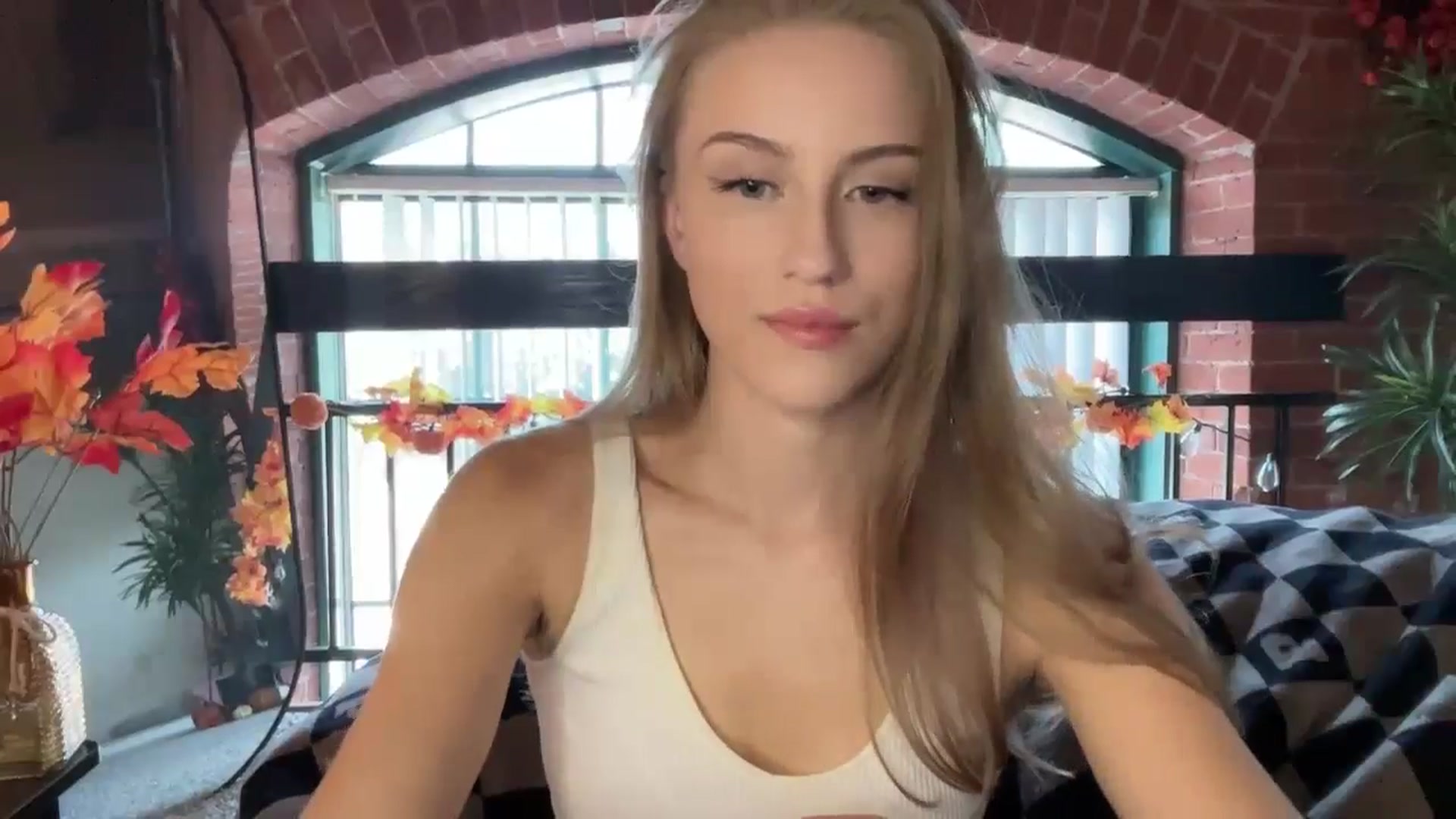 Gallery image thumbnail from Luna_Moore1's myfreecams stream on, 09/11/2024, 18:37 image 14 of 20