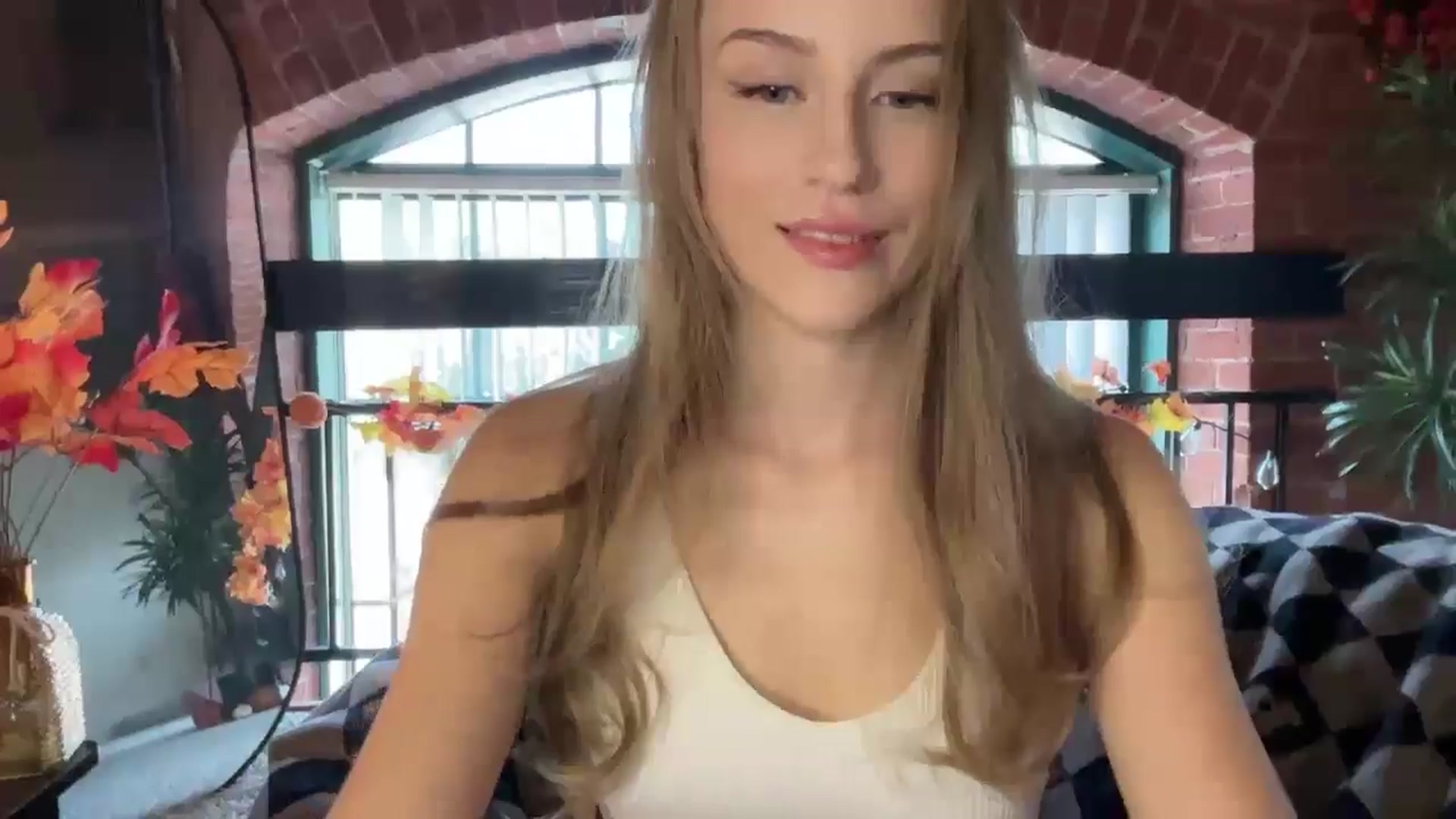Gallery image thumbnail from Luna_Moore1's myfreecams stream on, 09/11/2024, 18:37 image 20 of 20