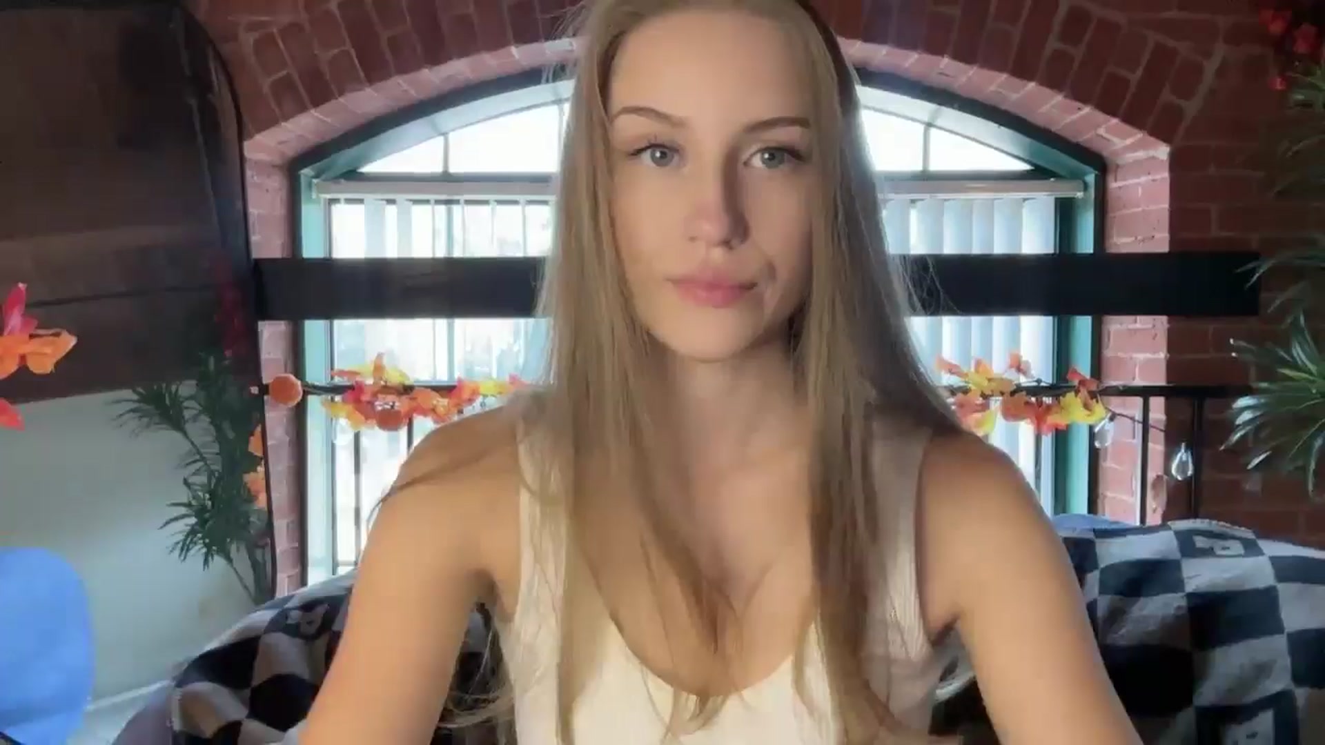 Gallery image thumbnail from Luna_Moore1's myfreecams stream on, 09/11/2024, 20:02 image 10 of 20
