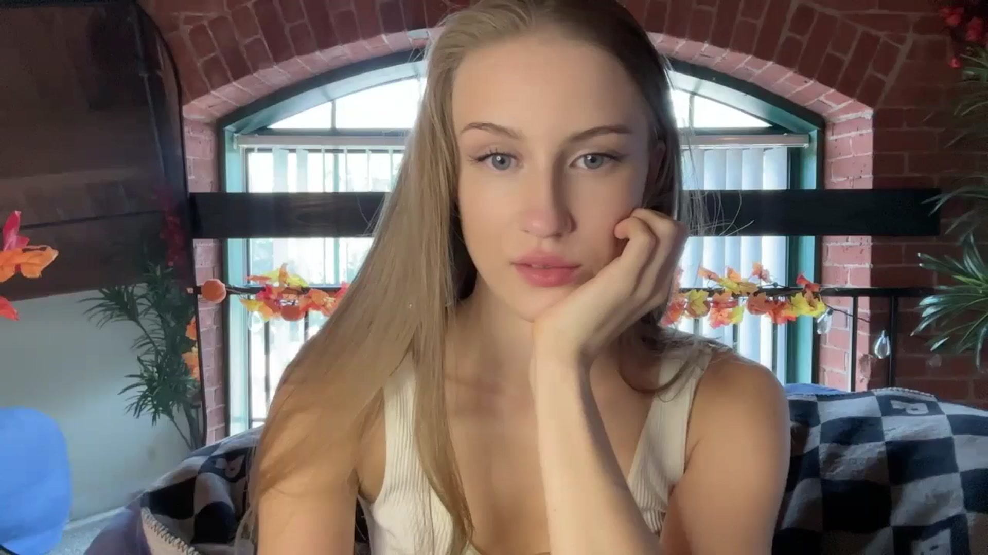 Gallery image thumbnail from Luna_Moore1's myfreecams stream on, 09/11/2024, 20:02 image 11 of 20