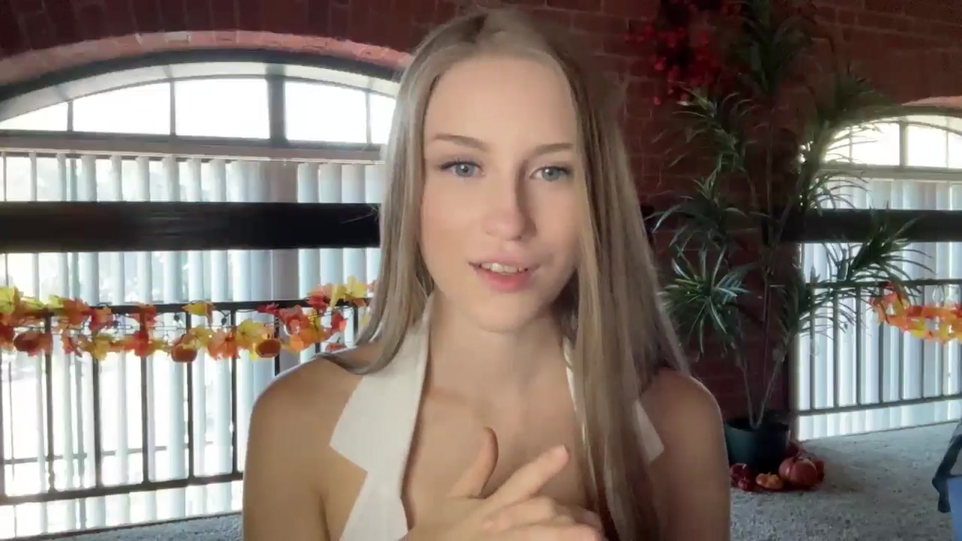 Gallery image thumbnail from Luna_Moore1's myfreecams stream on, 10/06/2024, 20:35 image 8 of 20