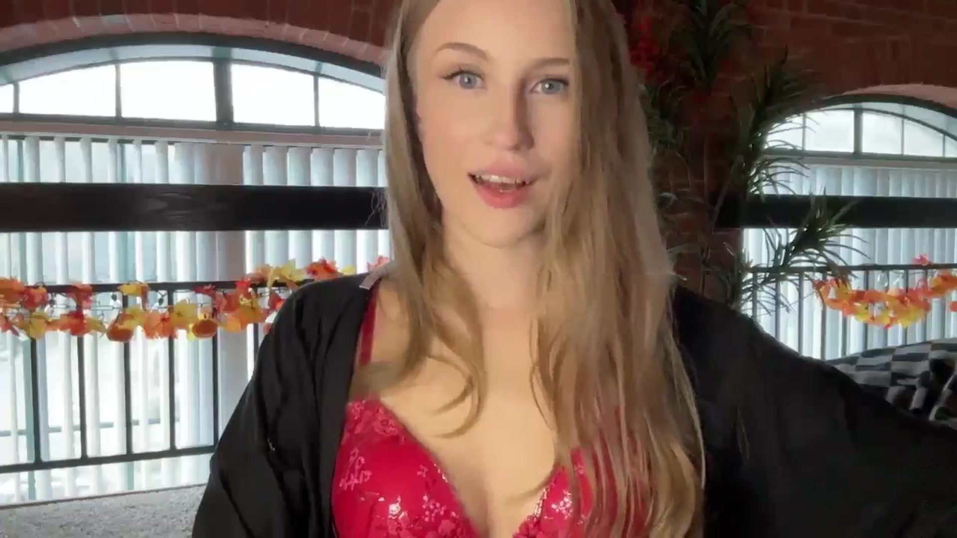 Gallery image thumbnail from Luna_Moore1's myfreecams stream on, 10/07/2024, 20:02 image 13 of 20