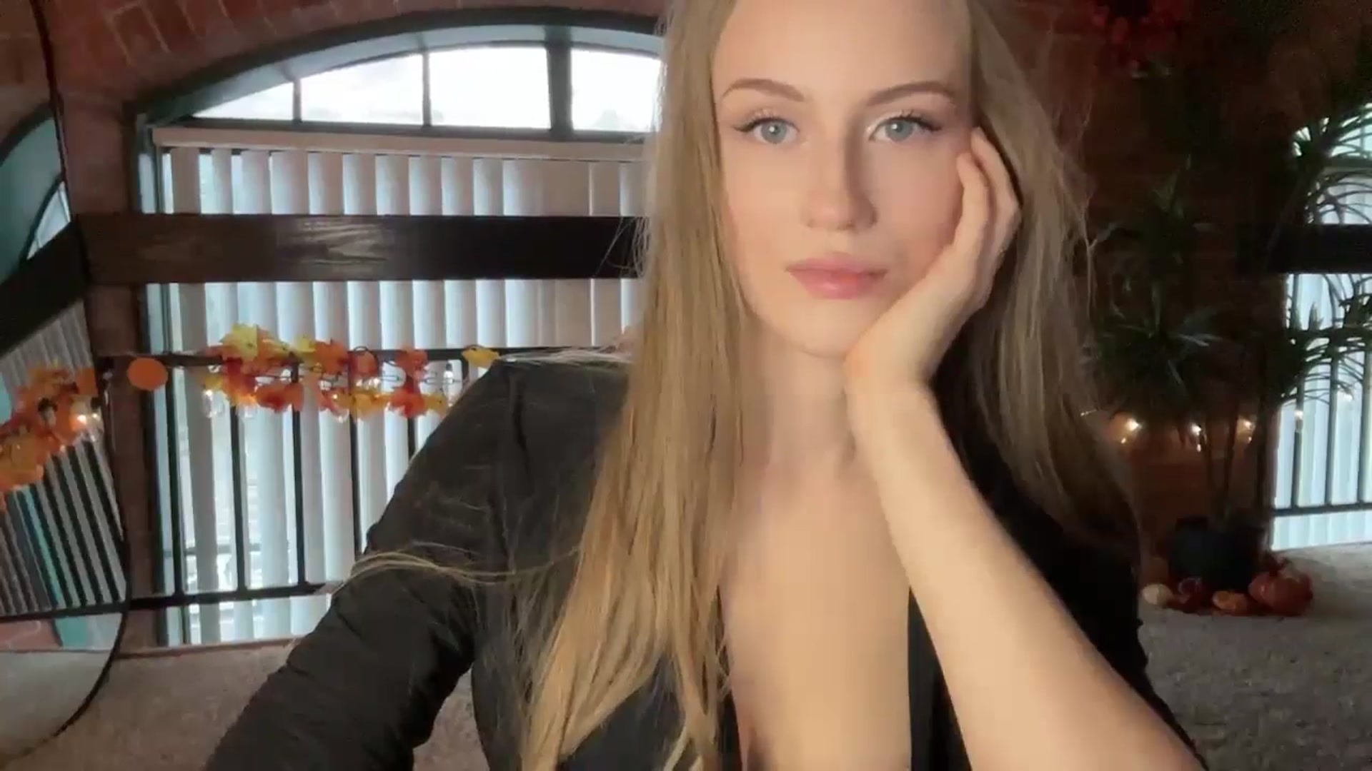 Gallery image thumbnail from Luna_Moore1's myfreecams stream on, 10/13/2024, 19:08 image 13 of 20