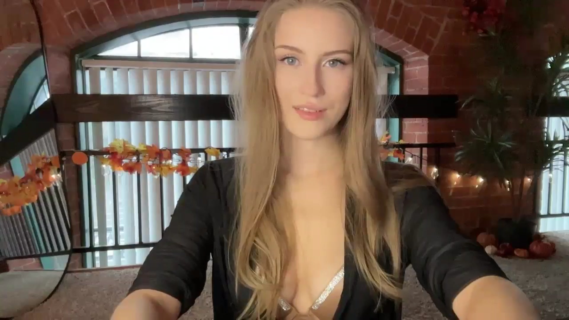 Gallery image thumbnail from Luna_Moore1's myfreecams stream on, 10/13/2024, 19:08 image 7 of 20