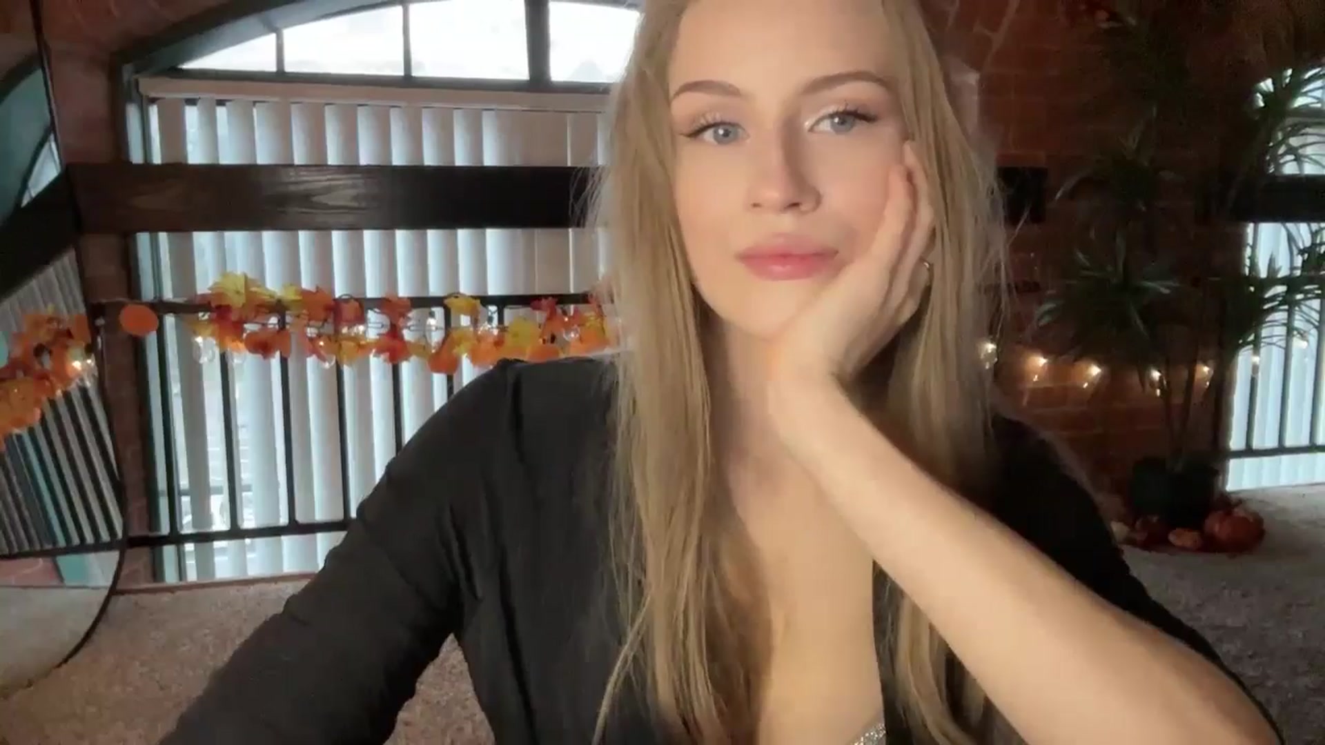 Gallery image thumbnail from Luna_Moore1's myfreecams stream on, 10/13/2024, 19:08 image 9 of 20