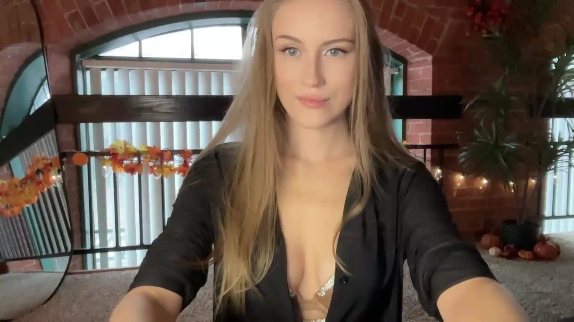 Gallery image thumbnail from Luna_Moore1's myfreecams stream on, 10/13/2024, 19:08 image 3 of 20