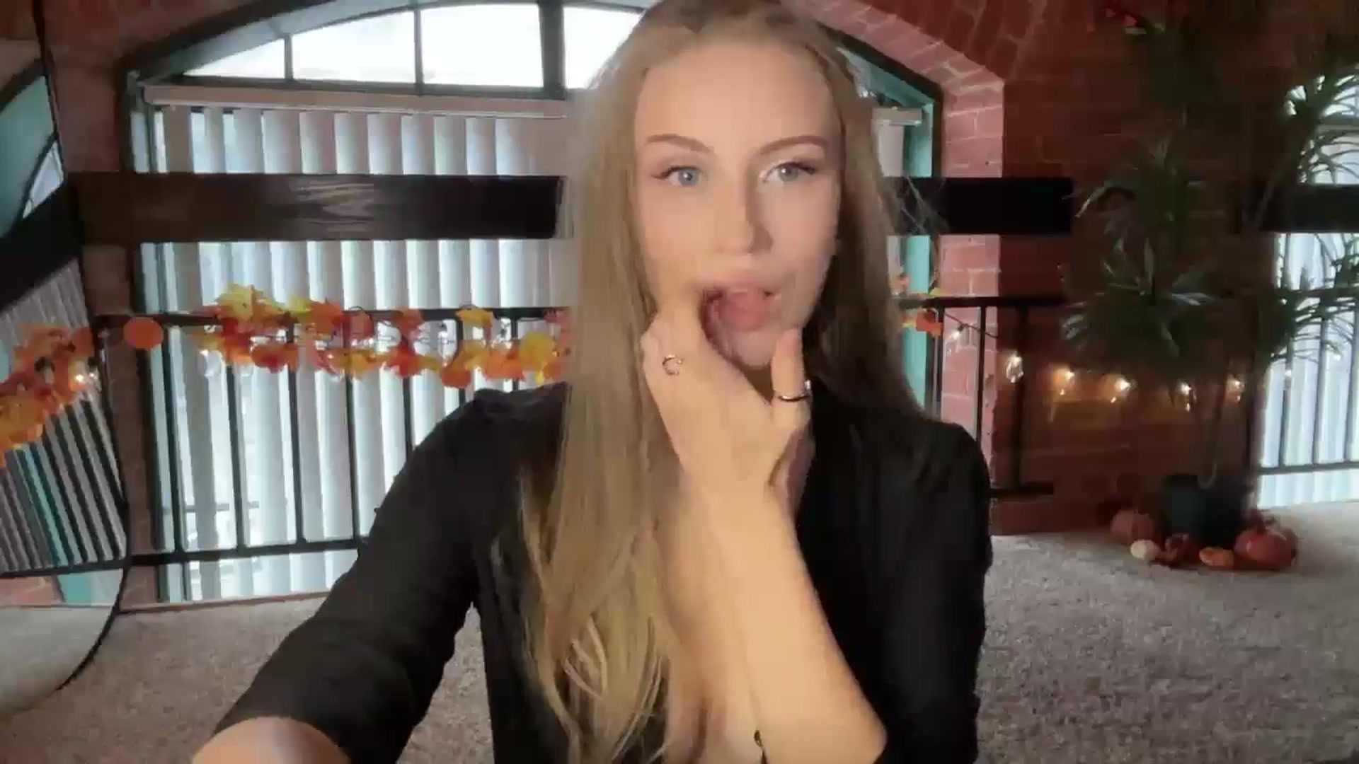 Gallery image thumbnail from Luna_Moore1's myfreecams stream on, 10/13/2024, 19:08 image 18 of 20