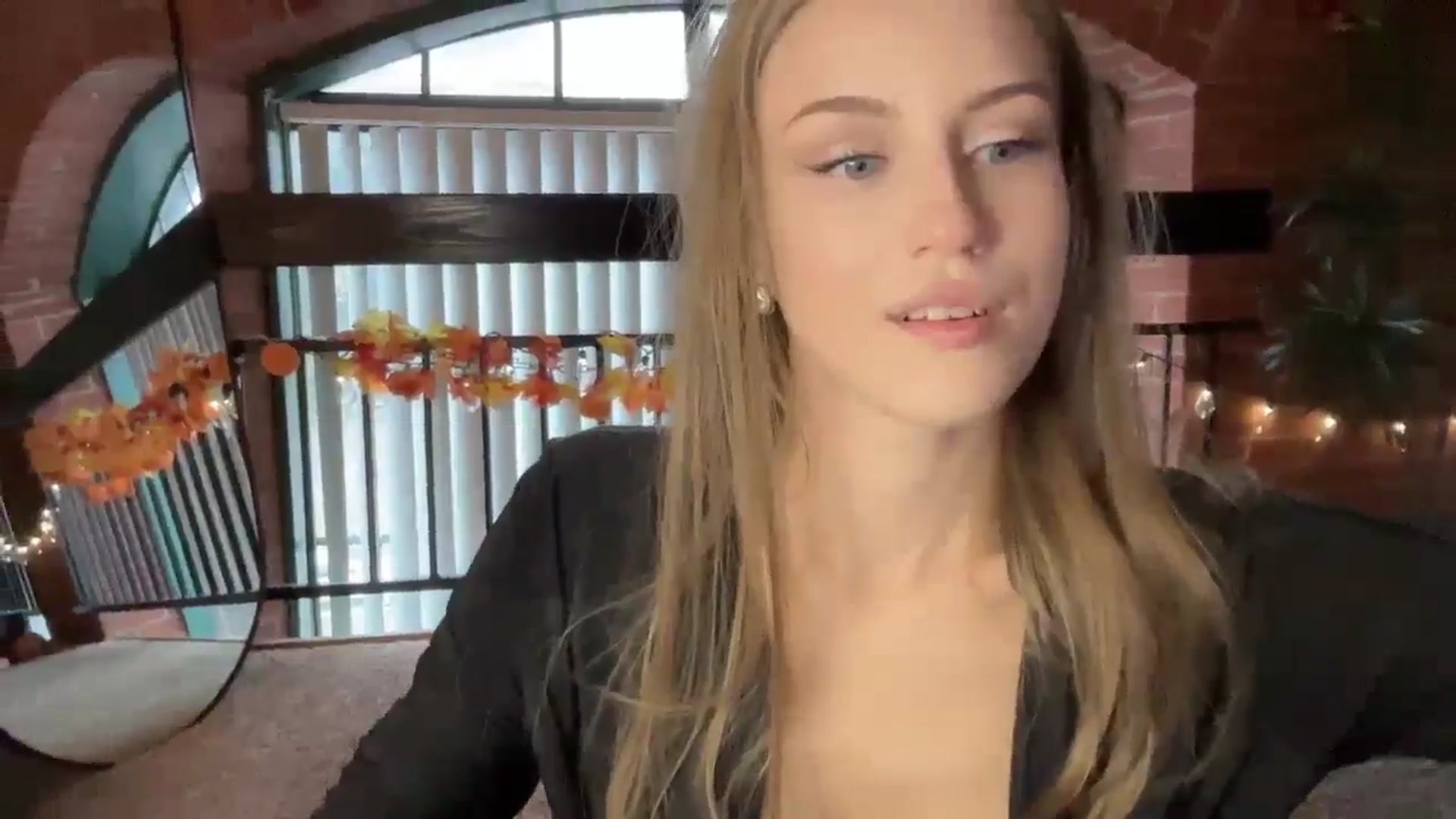Gallery image thumbnail from Luna_Moore1's myfreecams stream on, 10/13/2024, 20:19 image 2 of 20