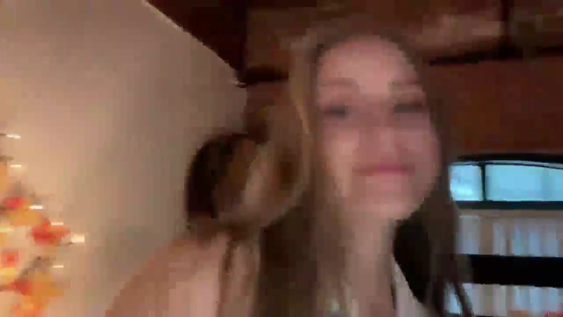 Gallery image thumbnail from Luna_Moore1's myfreecams stream on, 10/14/2024, 22:08 image 16 of 20