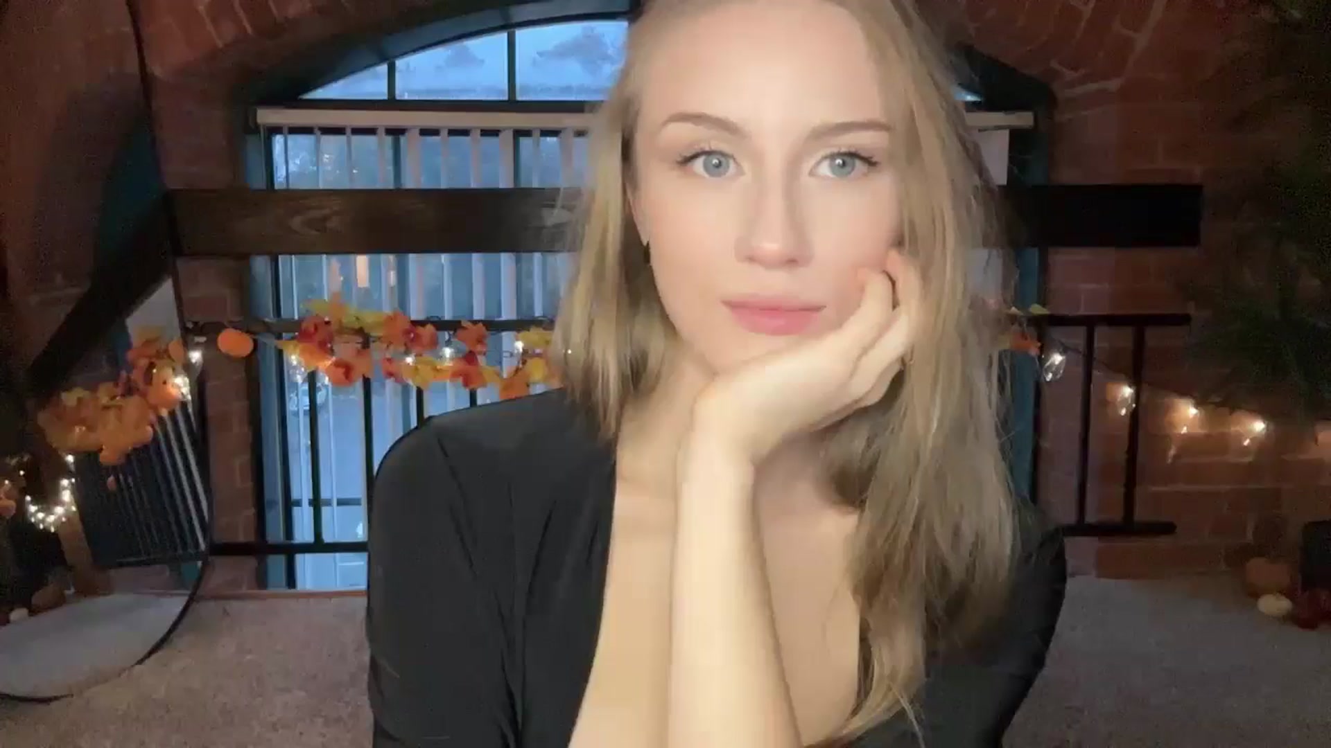 Gallery image thumbnail from Luna_Moore1's myfreecams stream on, 10/15/2024, 22:34 image 13 of 20