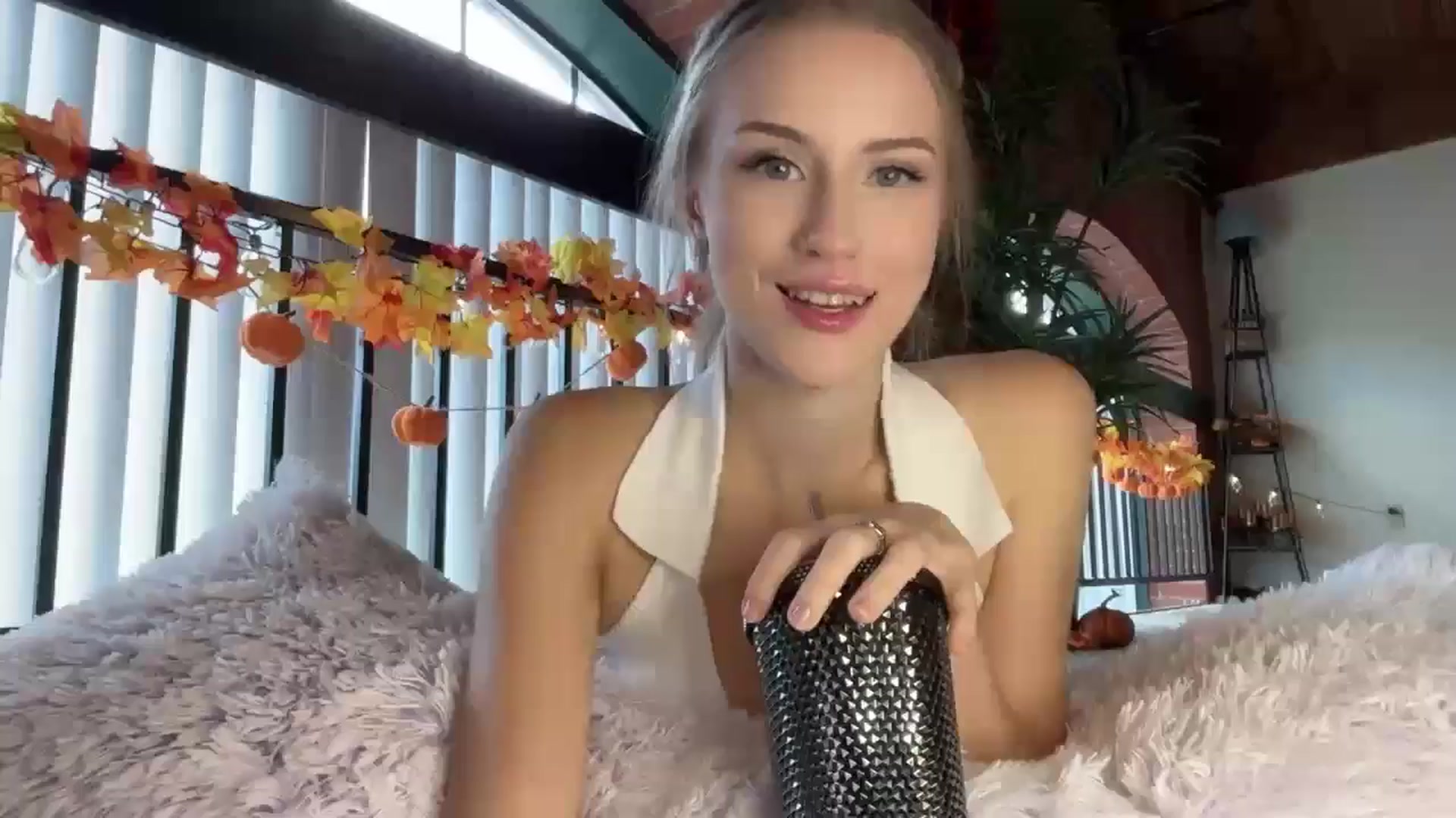 Gallery image thumbnail from Luna_Moore1's myfreecams stream on, 10/17/2024, 20:30 image 8 of 20