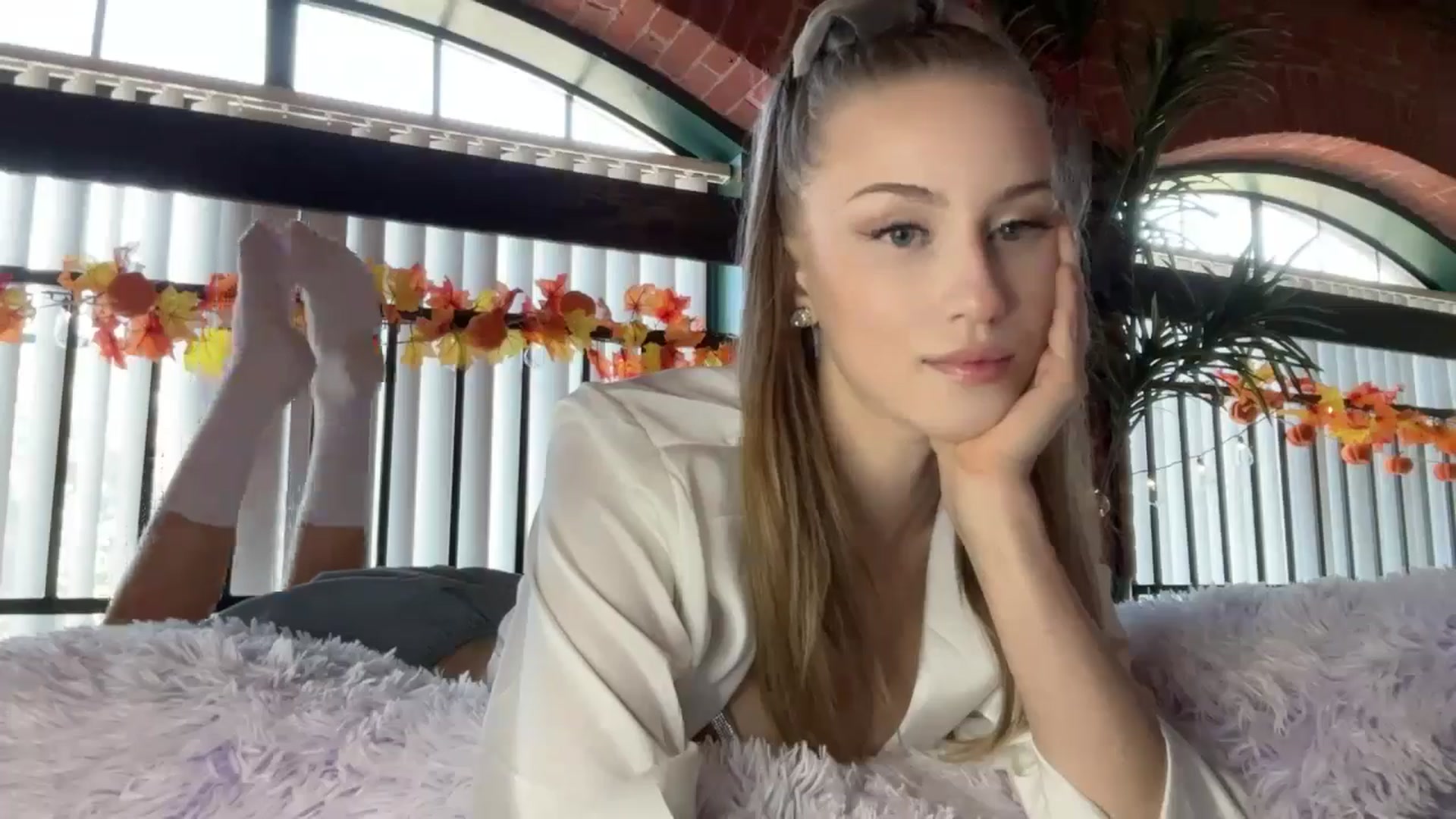 Gallery image thumbnail from Luna_Moore1's myfreecams stream on, 10/18/2024, 19:09 image 4 of 20