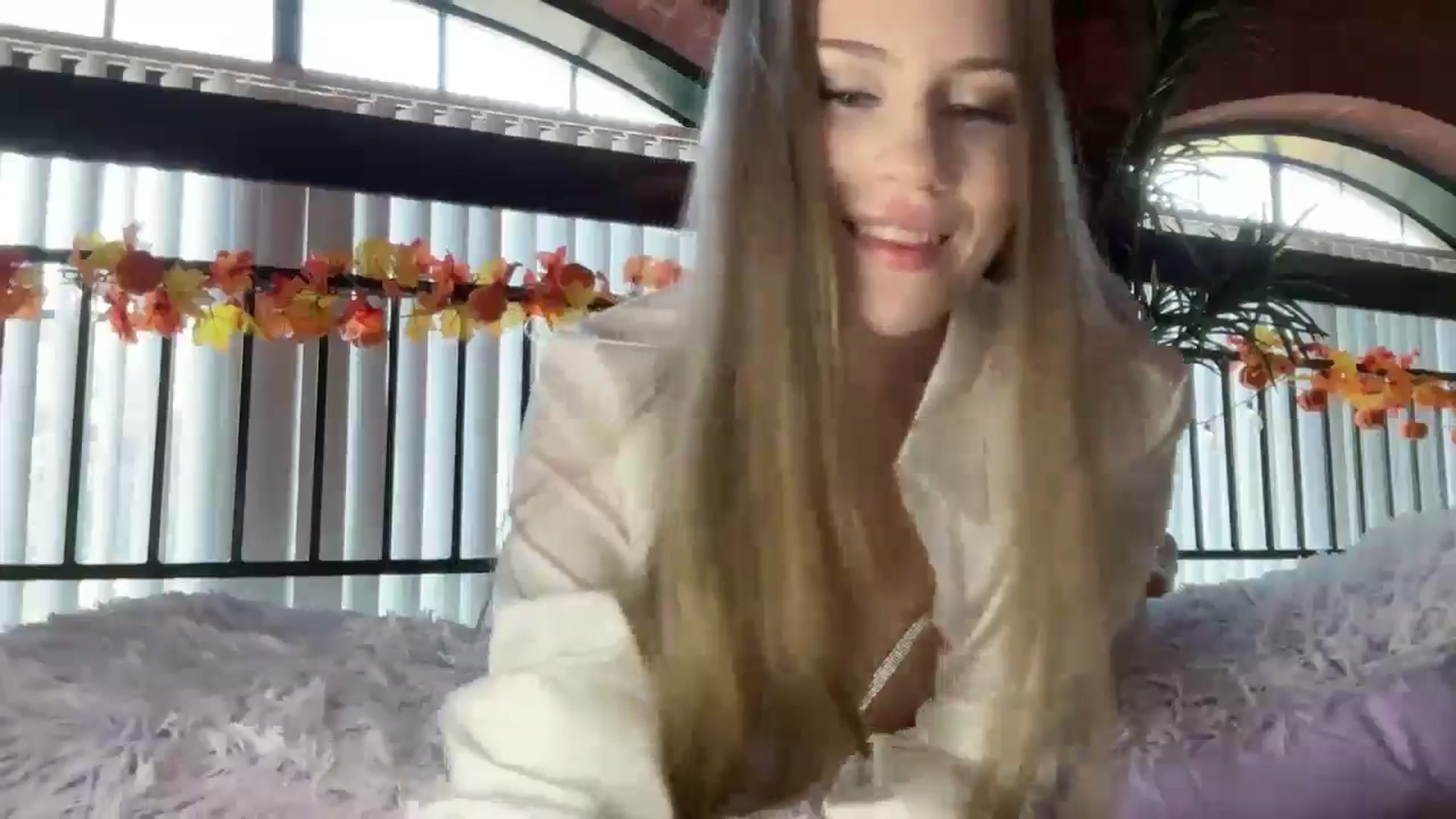 Gallery image thumbnail from Luna_Moore1's myfreecams stream on, 10/18/2024, 20:45 image 12 of 20