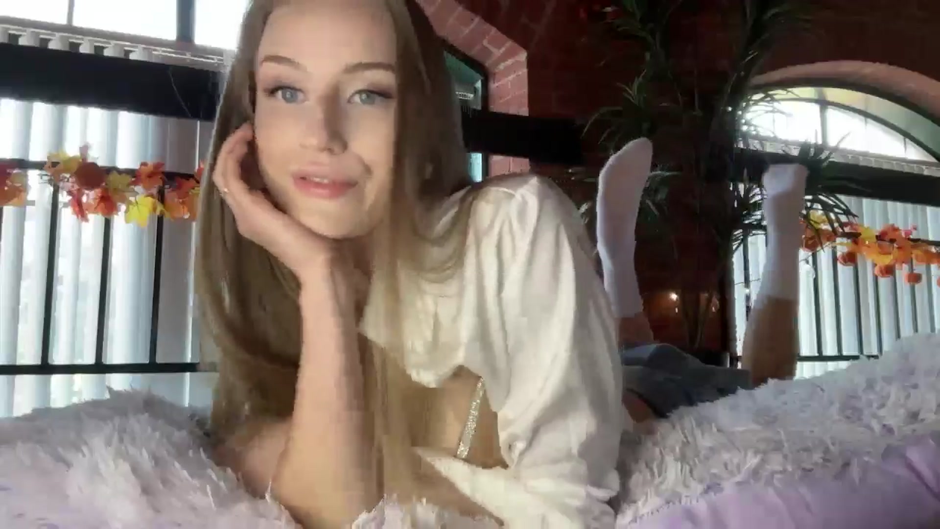 Gallery image thumbnail from Luna_Moore1's myfreecams stream on, 10/18/2024, 20:45 image 11 of 20