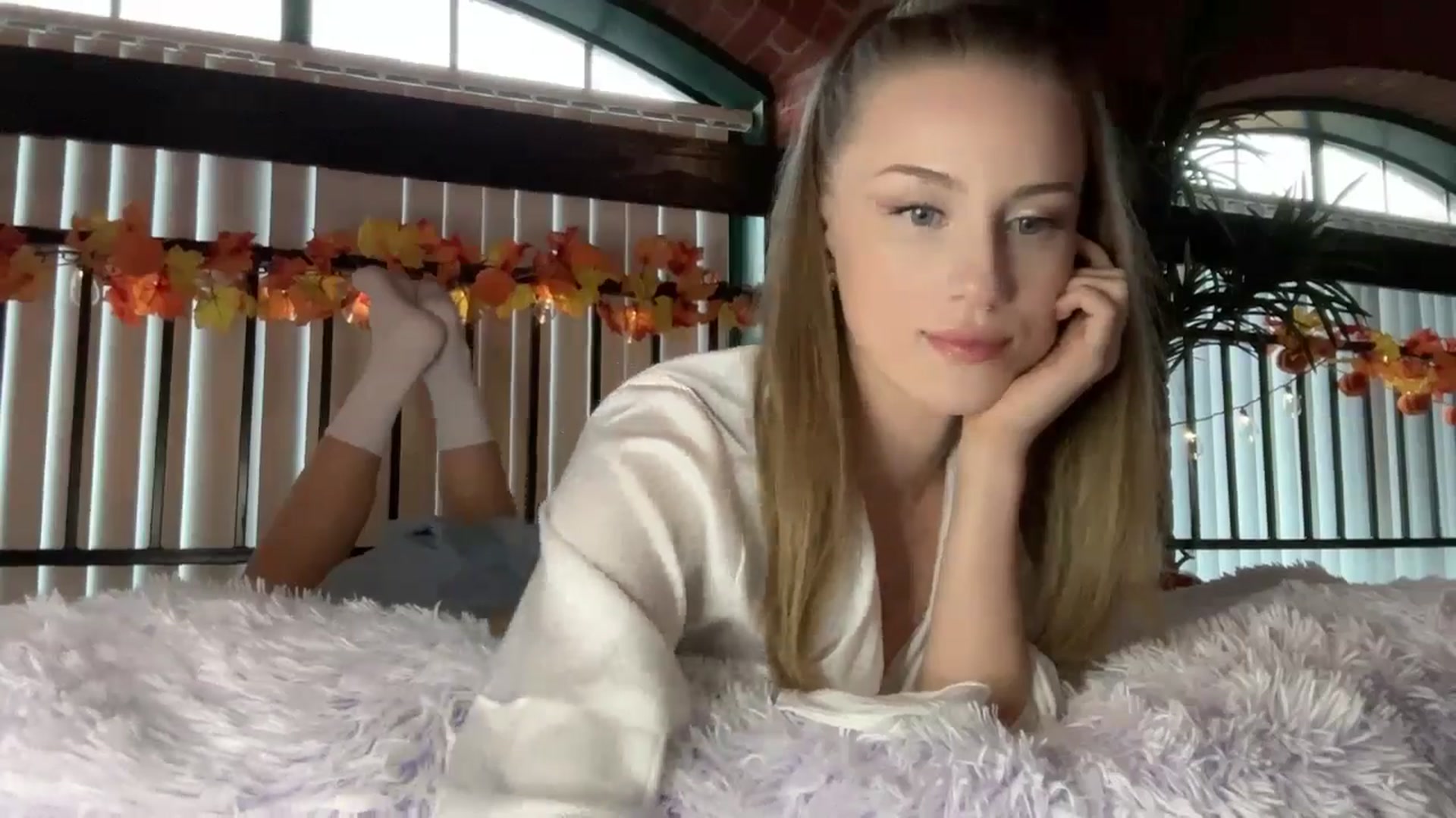 Gallery image thumbnail from Luna_Moore1's myfreecams stream on, 10/18/2024, 22:09 image 3 of 20