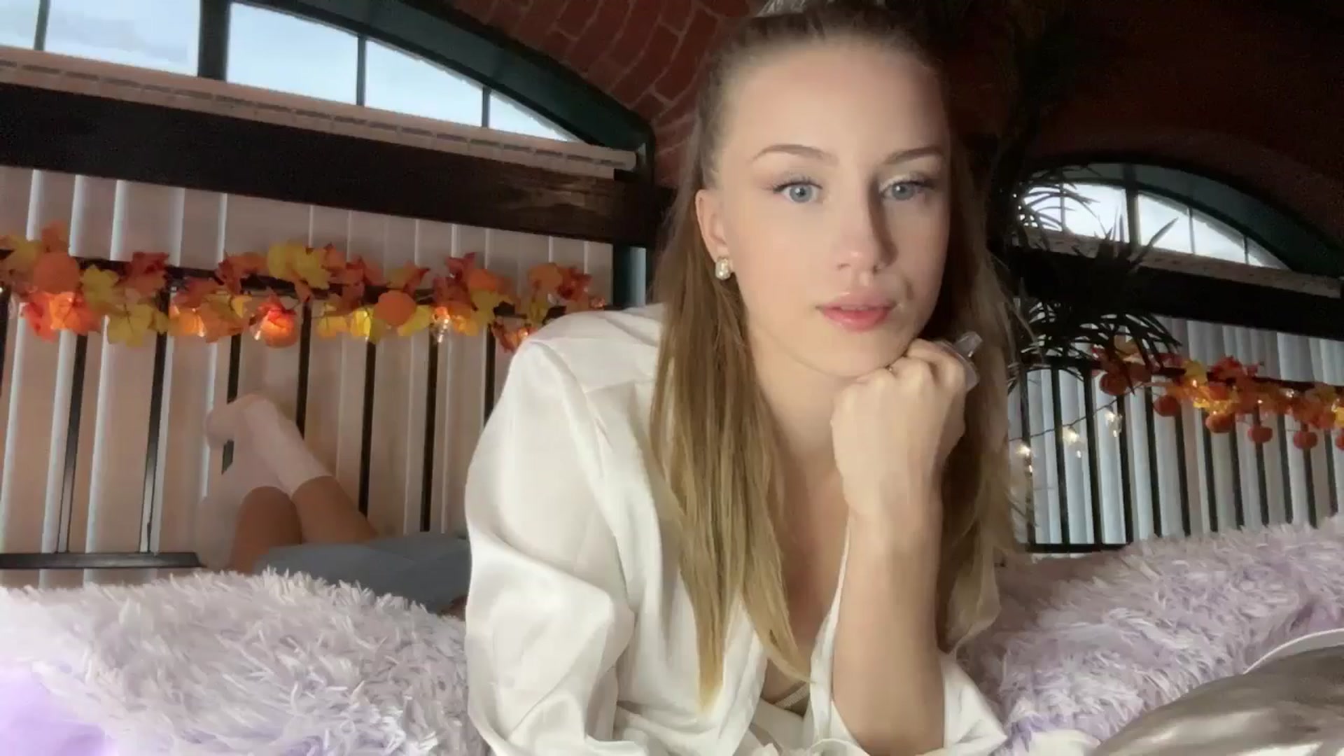 Gallery image thumbnail from Luna_Moore1's myfreecams stream on, 10/18/2024, 22:09 image 19 of 20