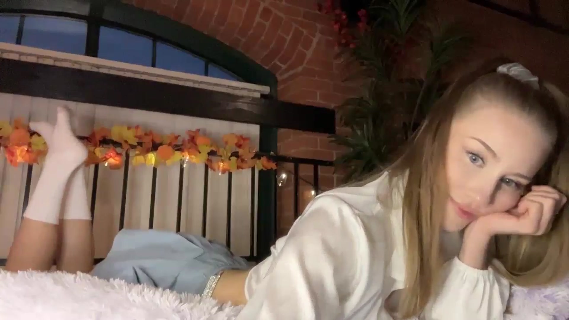 Gallery image thumbnail from Luna_Moore1's myfreecams stream on, 10/18/2024, 22:43 image 11 of 20