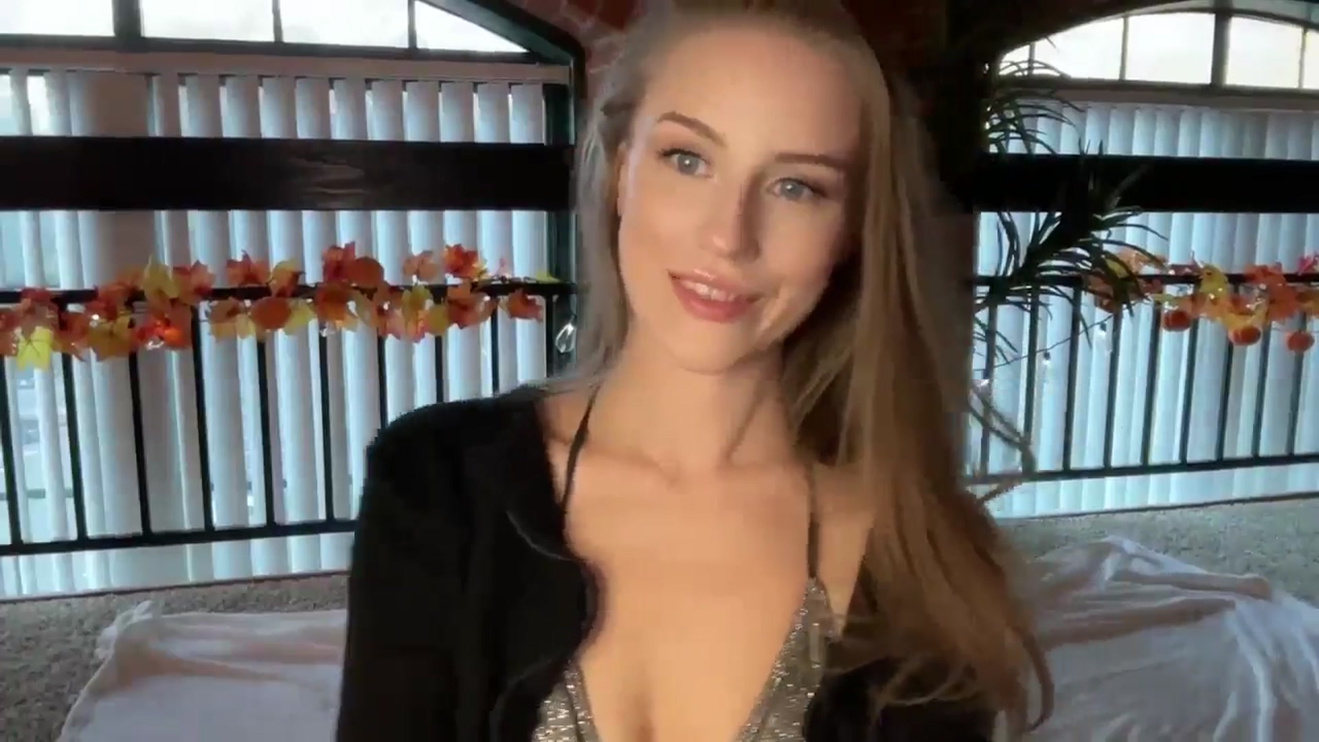Gallery image thumbnail from Luna_Moore1's myfreecams stream on, 10/19/2024, 22:22 image 10 of 20