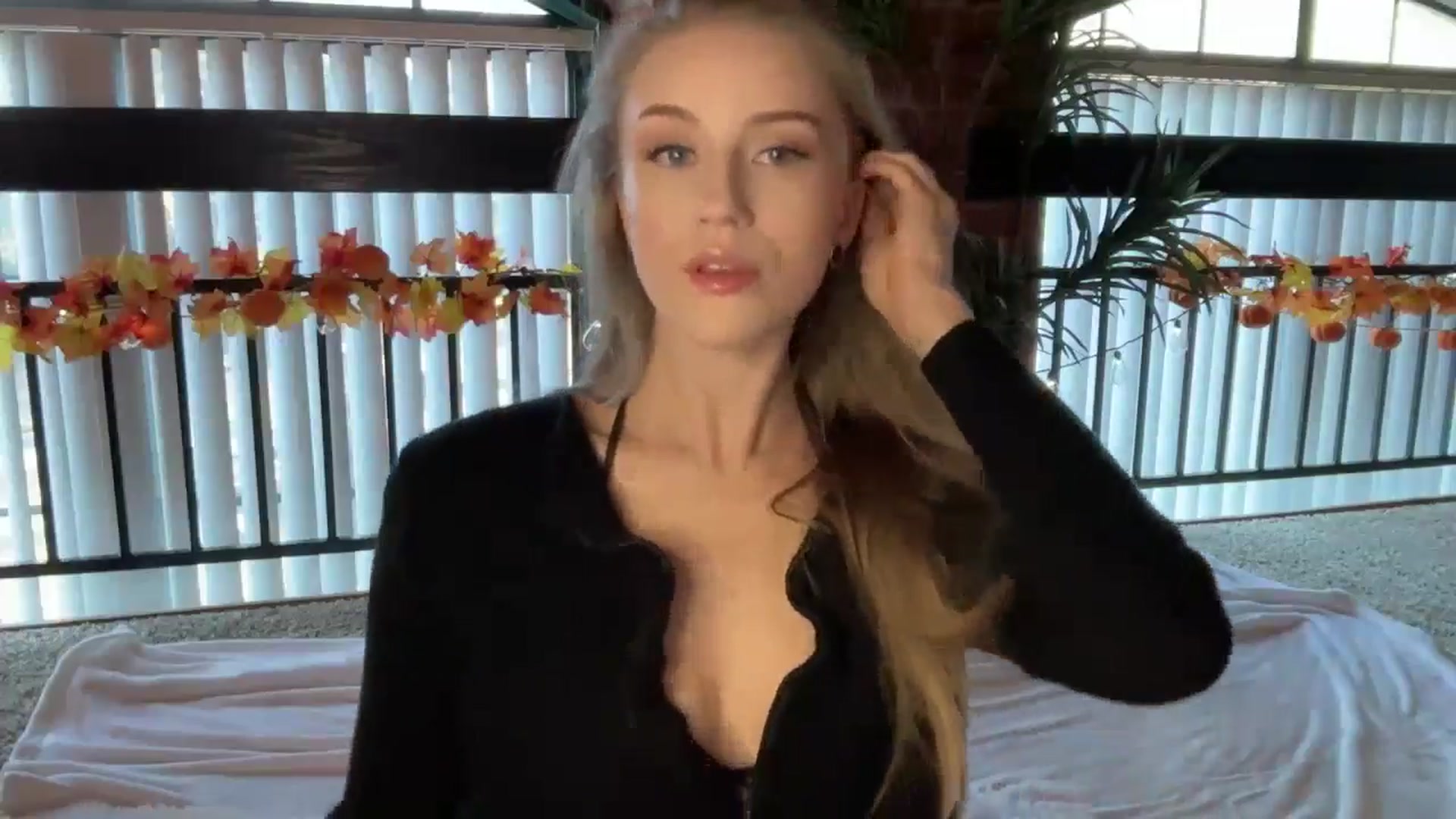 Gallery image thumbnail from Luna_Moore1's myfreecams stream on, 10/19/2024, 22:22 image 2 of 20