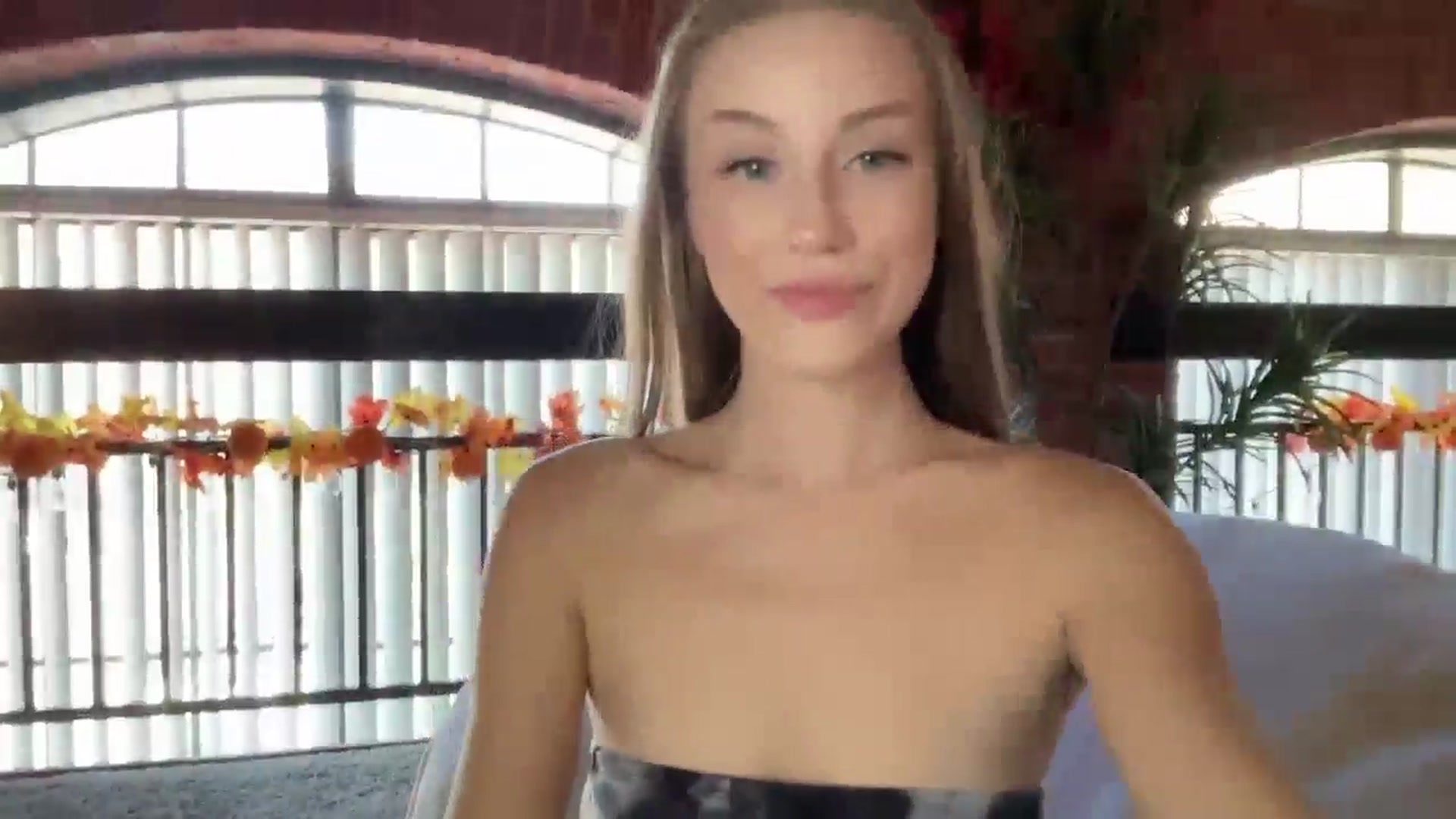 Gallery image thumbnail from Luna_Moore1's myfreecams stream on, 10/25/2024, 18:19 image 16 of 20