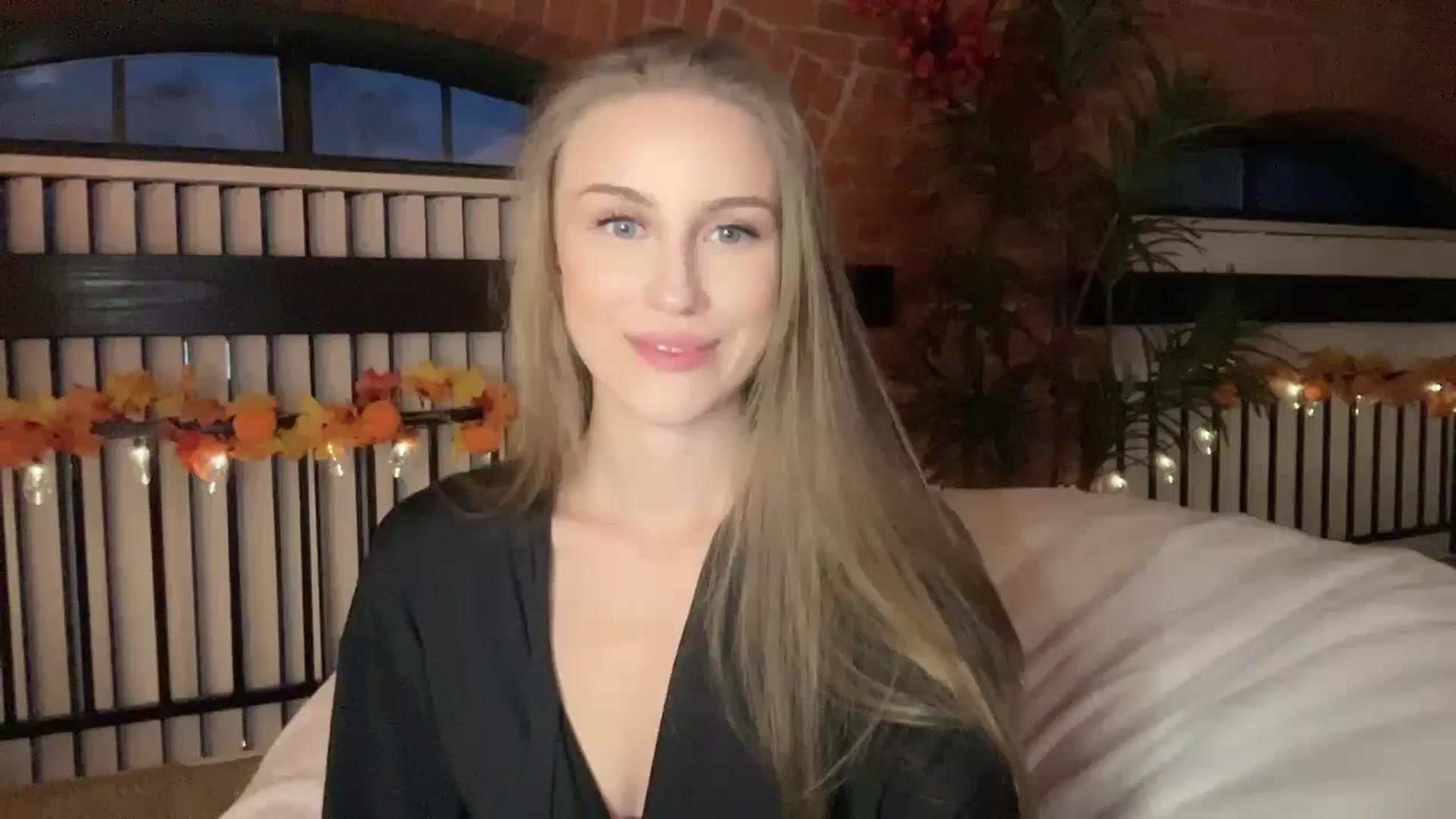 Gallery image thumbnail from Luna_Moore1's myfreecams stream on, 11/14/2024, 22:08 image 15 of 20