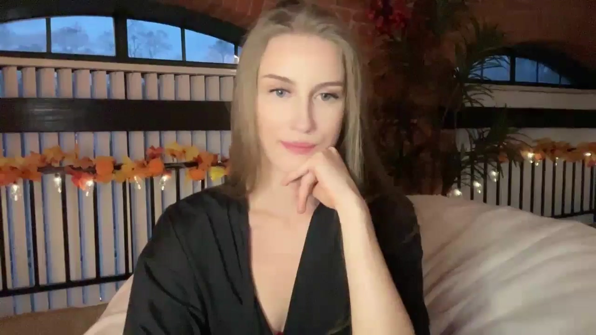 Gallery image thumbnail from Luna_Moore1's myfreecams stream on, 11/14/2024, 22:08 image 10 of 20