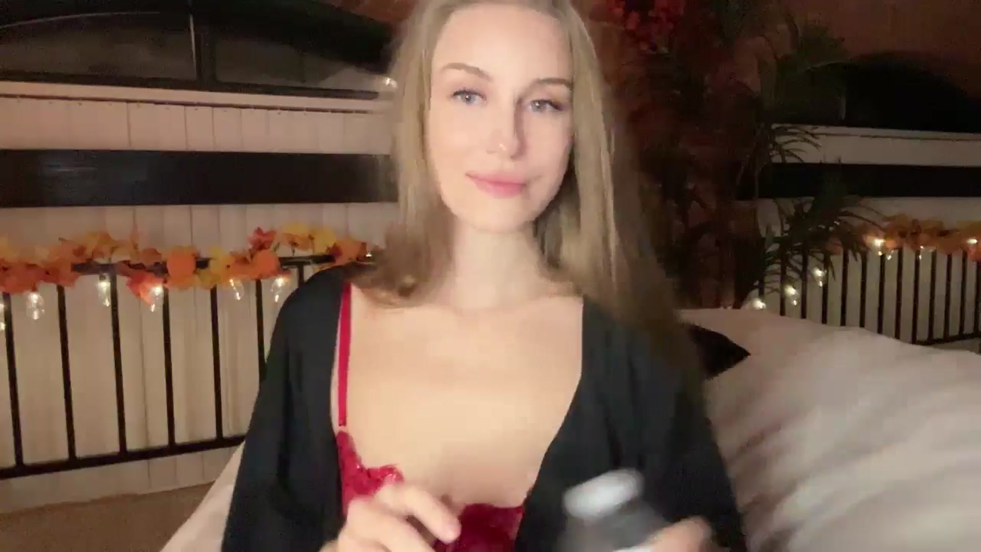 Gallery image thumbnail from Luna_Moore1's myfreecams stream on, 11/14/2024, 23:08 image 16 of 20