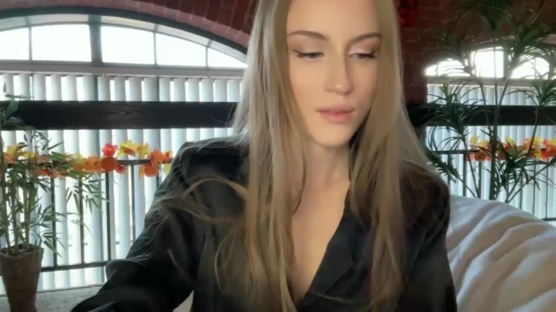 Gallery image thumbnail from Luna_Moore1's myfreecams stream on, 11/17/2024, 20:37 image 1 of 20
