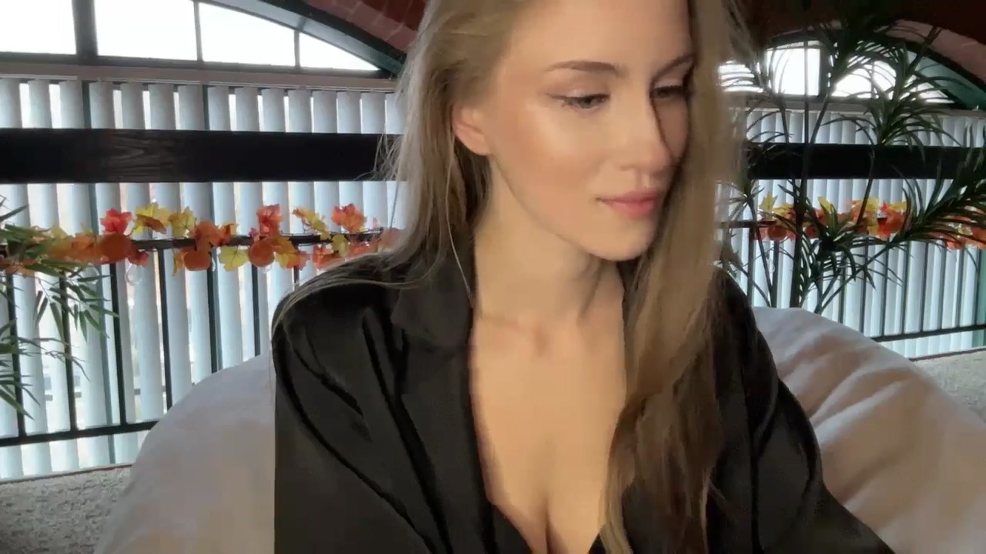 Gallery image thumbnail from Luna_Moore1's myfreecams stream on, 11/17/2024, 20:37 image 20 of 20