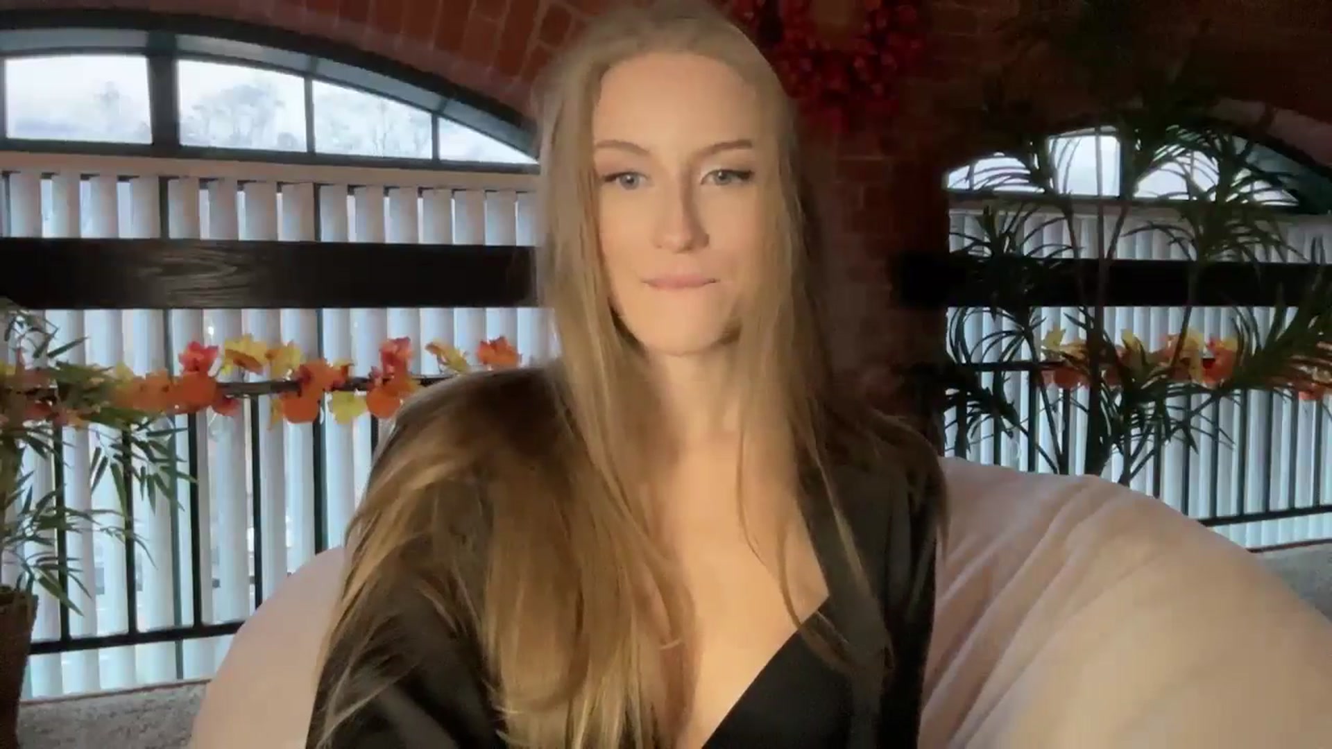 Gallery image thumbnail from Luna_Moore1's myfreecams stream on, 11/17/2024, 21:16 image 13 of 20