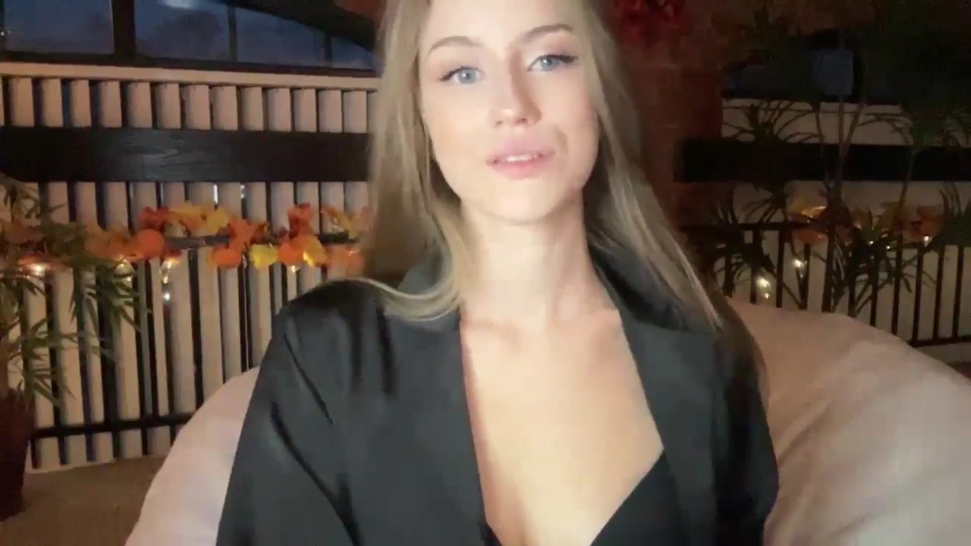 Gallery image thumbnail from Luna_Moore1's myfreecams stream on, 11/17/2024, 22:02 image 14 of 20