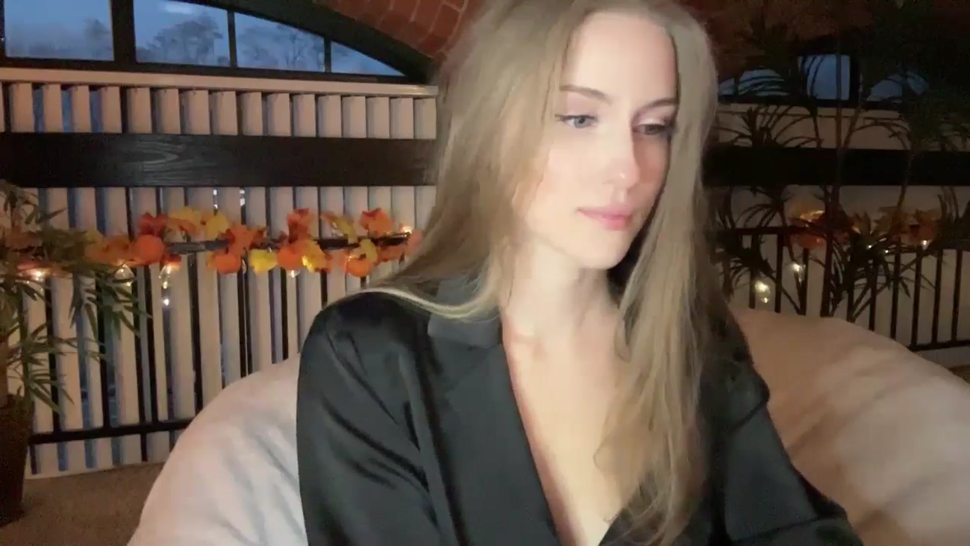 Gallery image thumbnail from Luna_Moore1's myfreecams stream on, 11/17/2024, 22:02 image 8 of 20